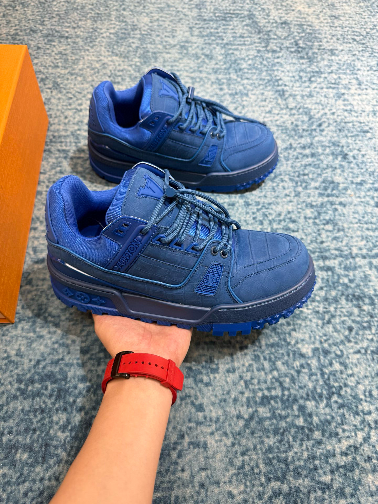 [LOUIS VUITTON] 루이비통 LV 트레이너 맥시 스니커즈 남성용