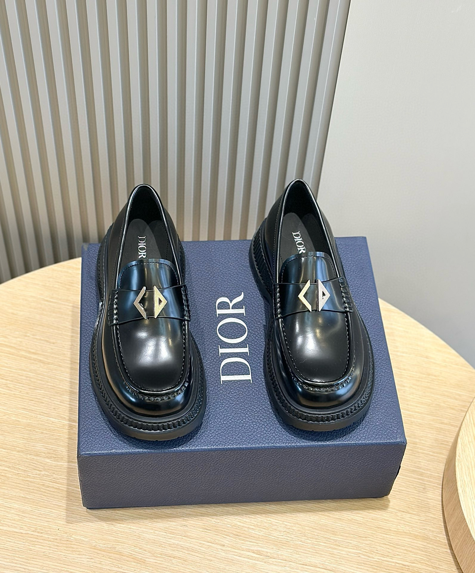 [DIOR] 디올 버팔로 로퍼 남성용