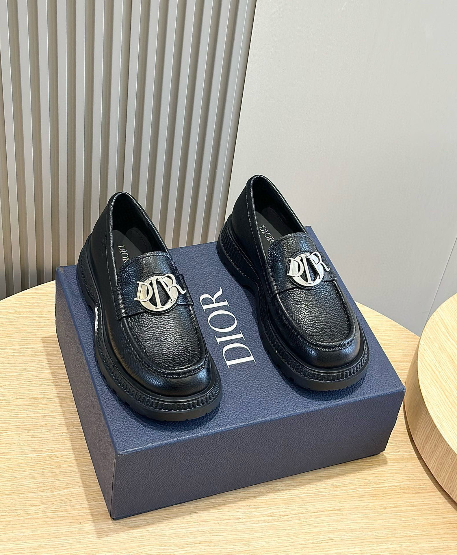 [DIOR] 디올 버팔로 로퍼 남성용