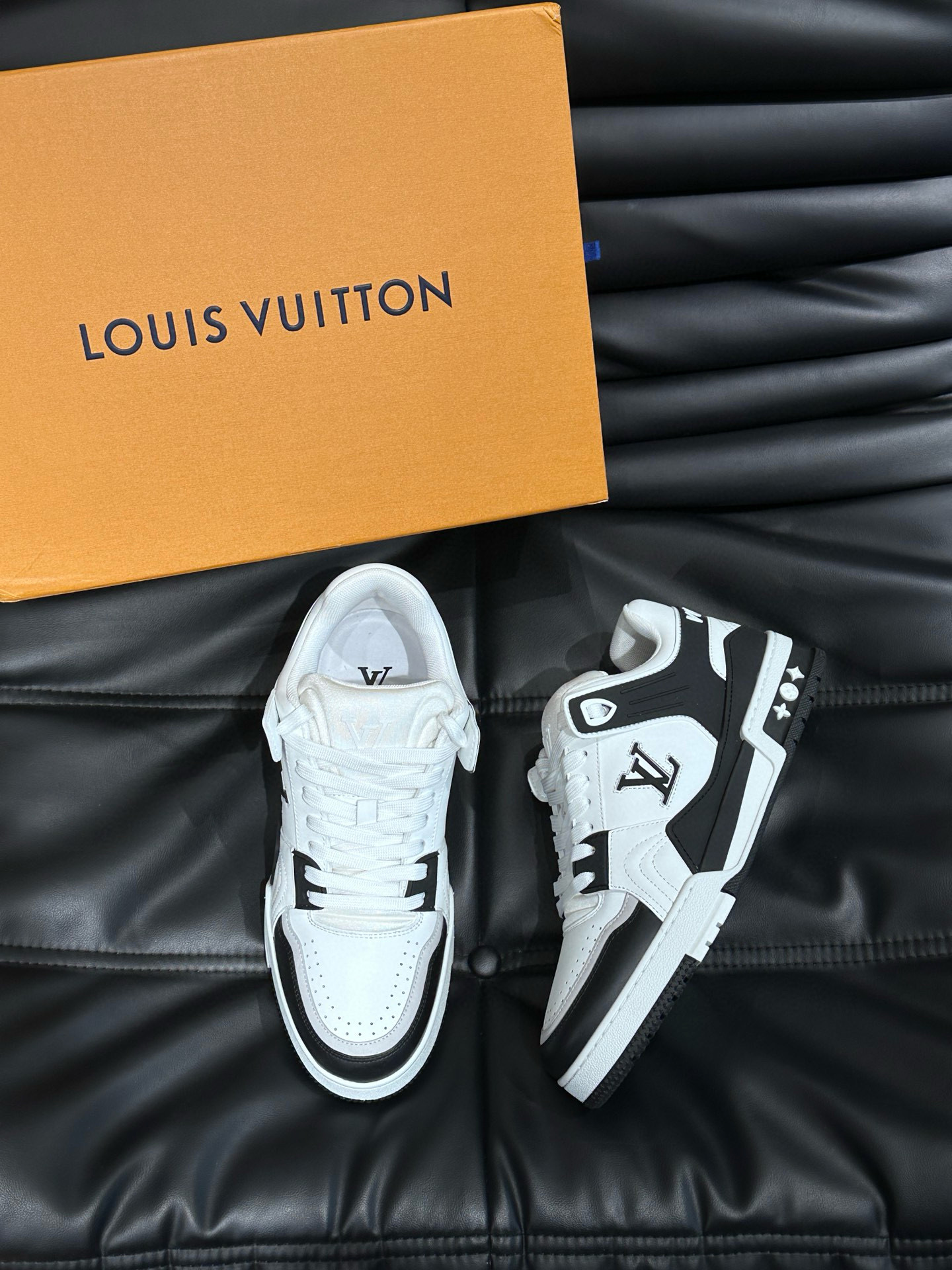 [LOUIS VUITTON] 루이비통 LV 트레이너 모노그램 스니커즈 남성용