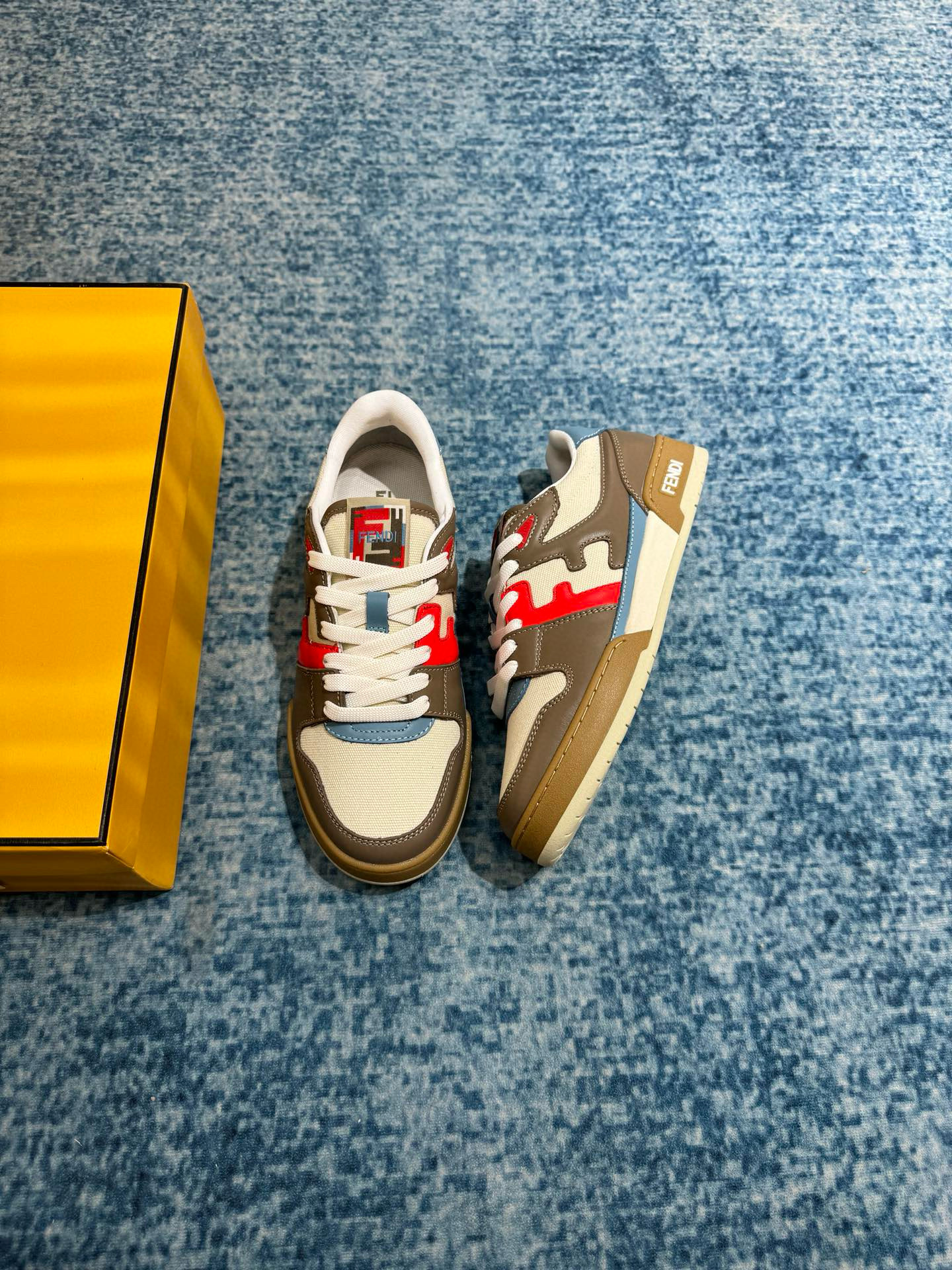 [FENDI] 펜디 로고 스니커즈 남녀공용