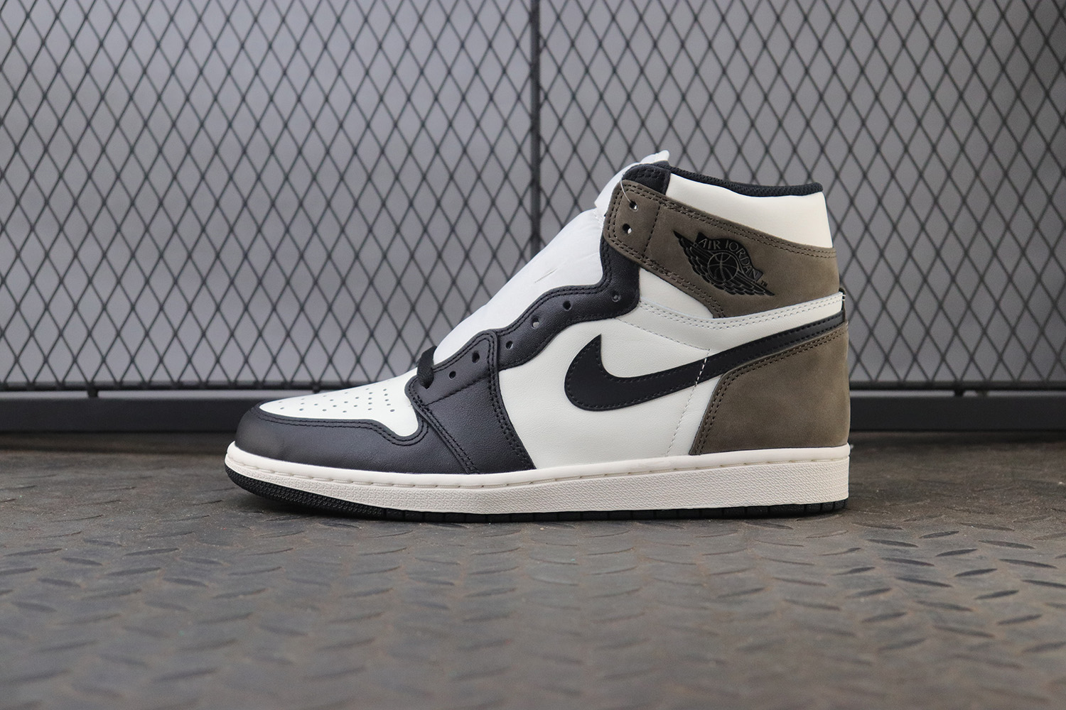 [AIR JORDAN] 에어조던1 레트로 하이 OG 다크 모카 555088-105 남성용 (LJR공장)