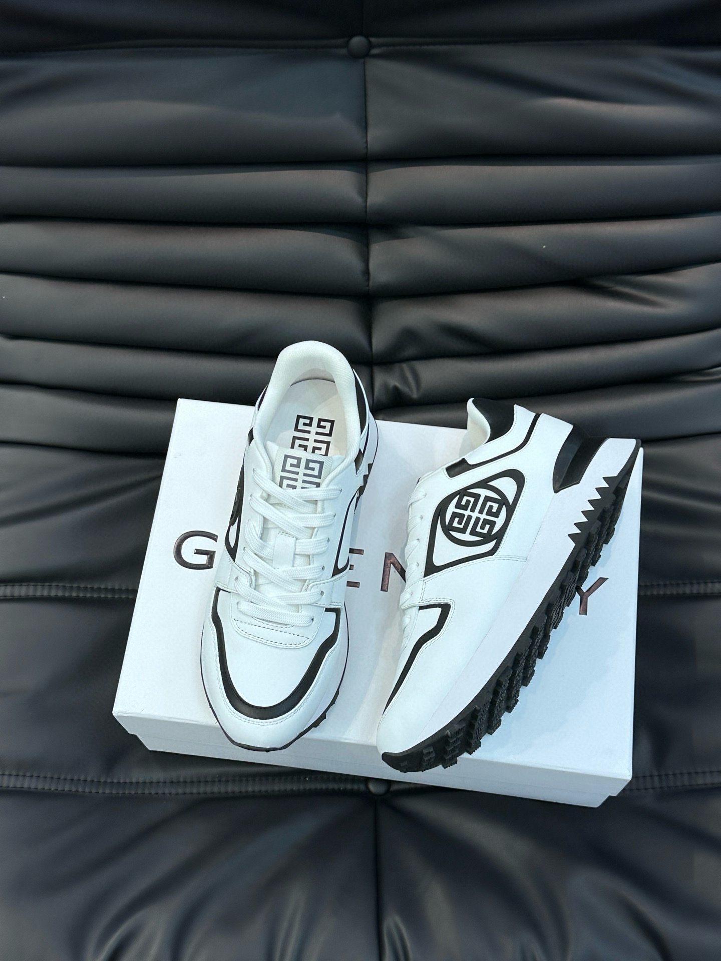 [GIVENCHY] 지방시 스니커즈 남성용