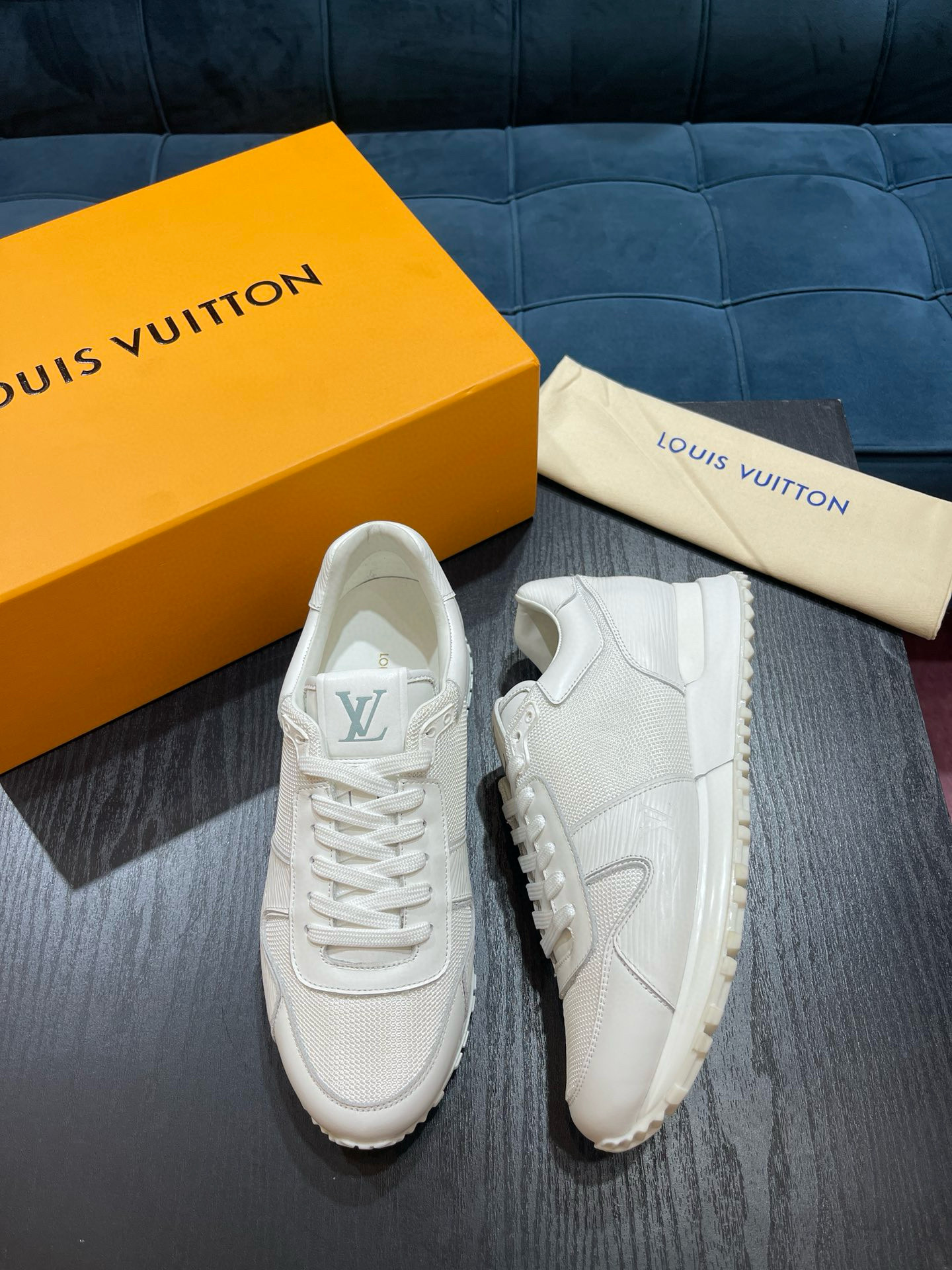 [LOUIS VUITTON] 루이비통 런어웨이 스니커즈 남성용