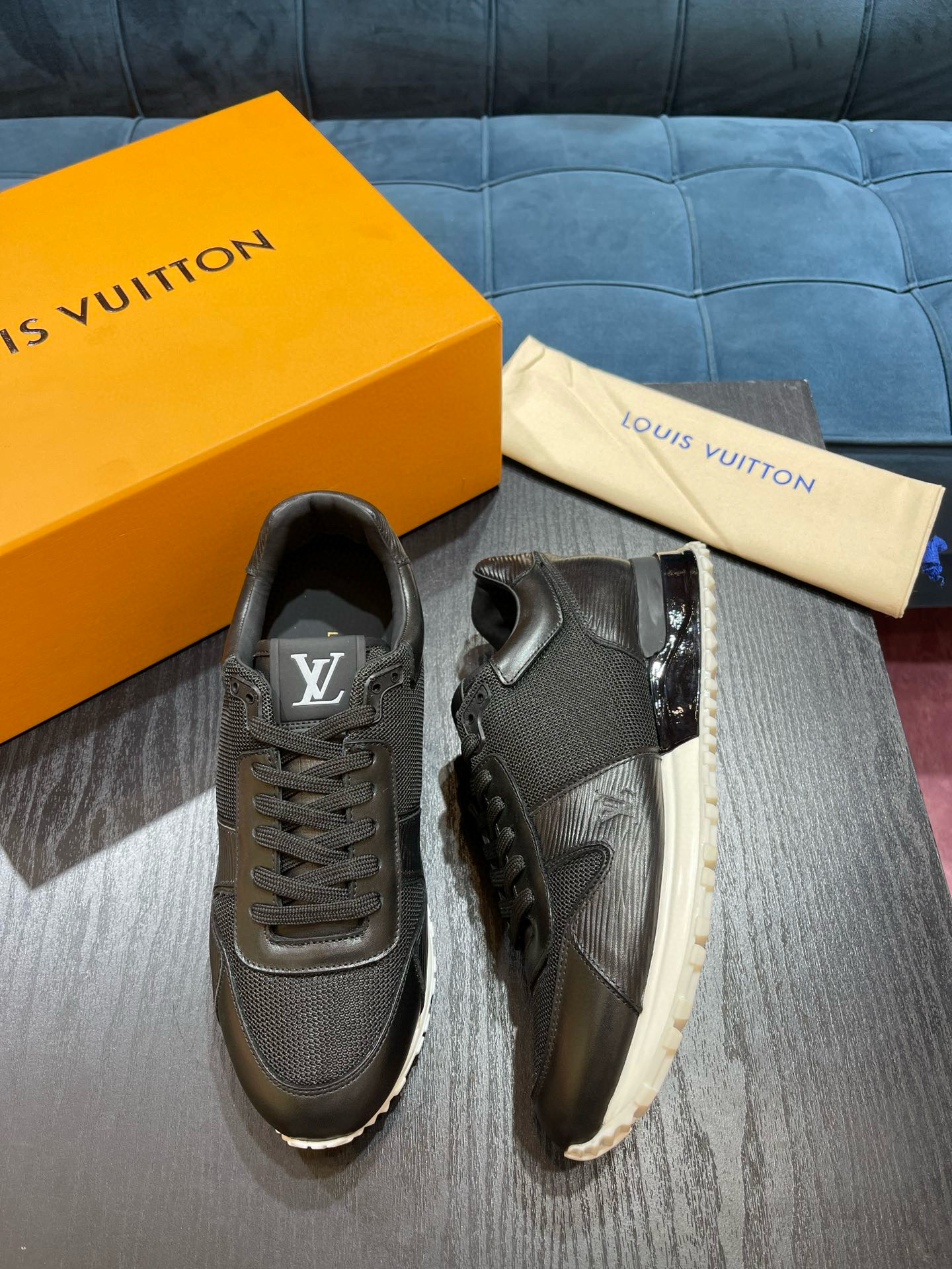 [LOUIS VUITTON] 루이비통 런어웨이 스니커즈 남성용