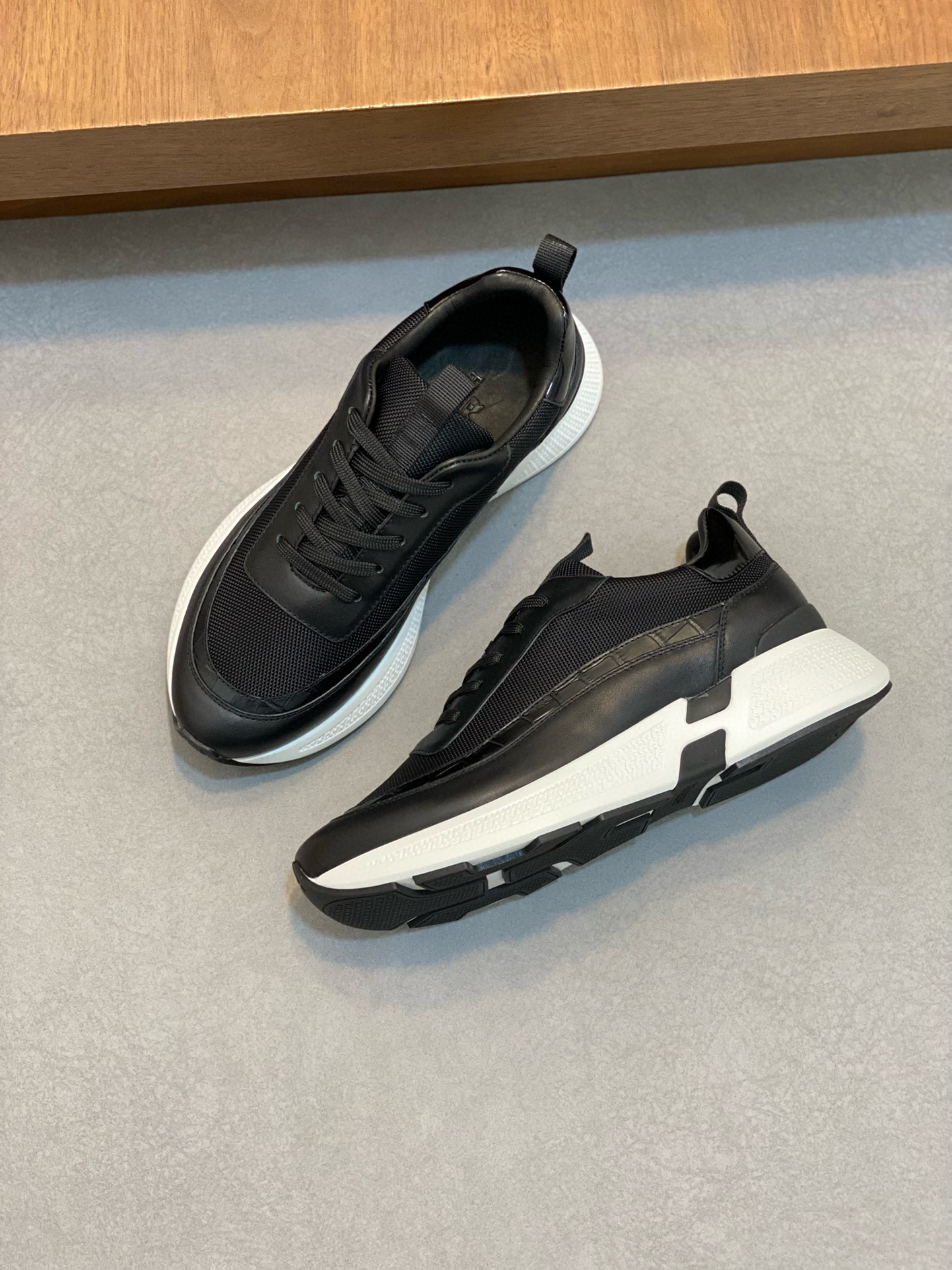 [HERMES] 에르메스 히어로 스니커즈 남성용