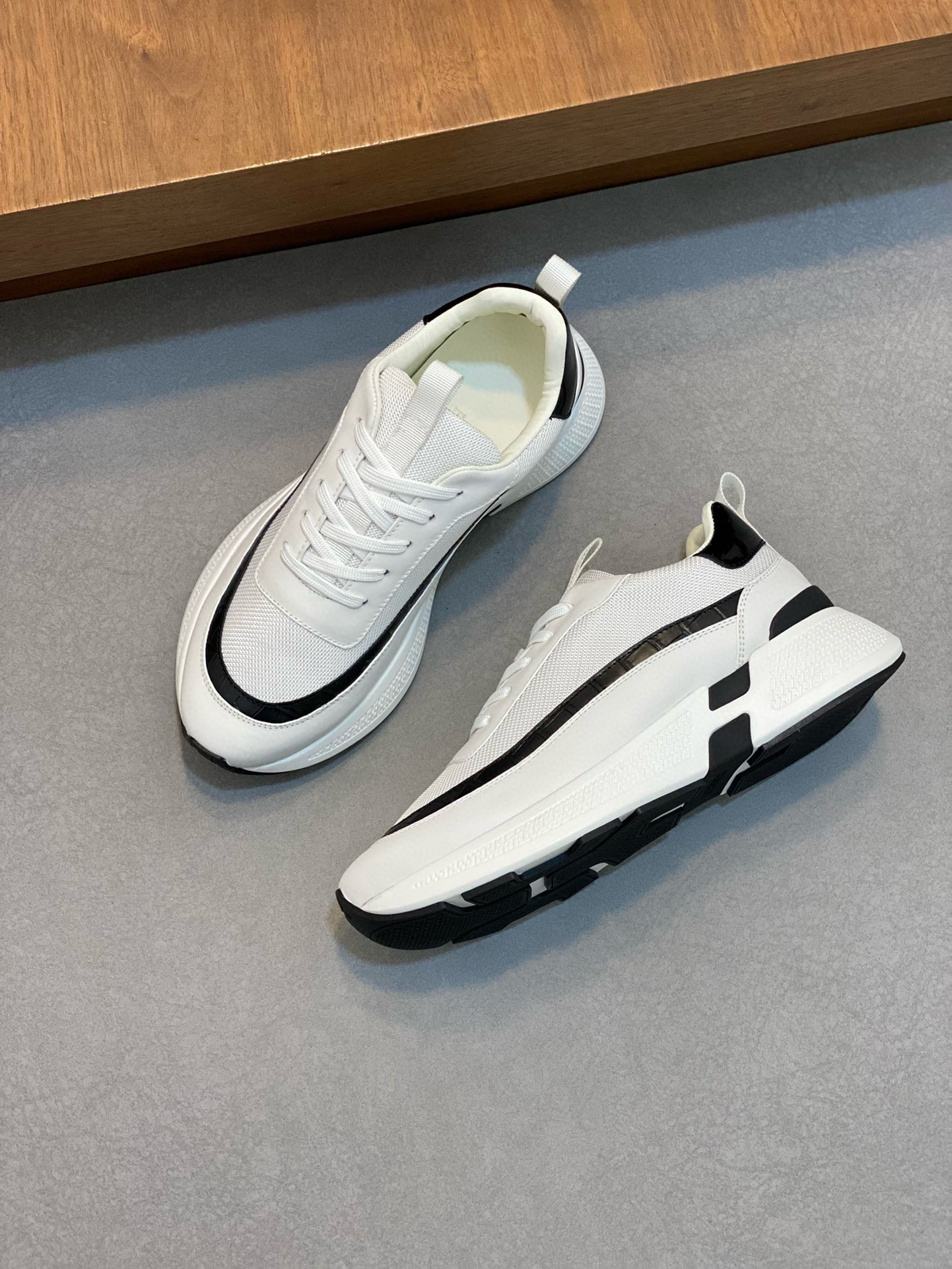 [HERMES] 에르메스 히어로 스니커즈 남성용