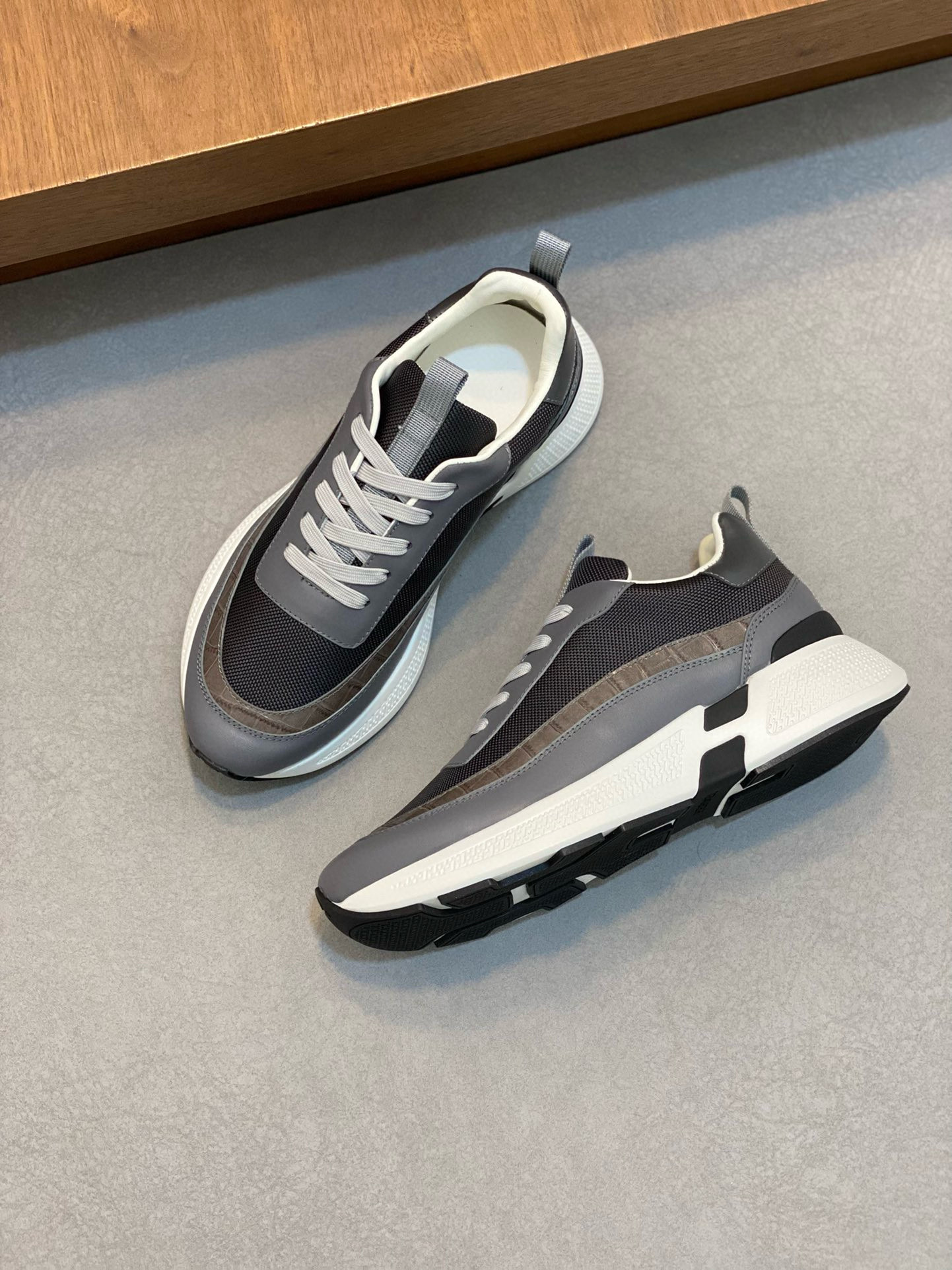 [HERMES] 에르메스 히어로 스니커즈 남성용