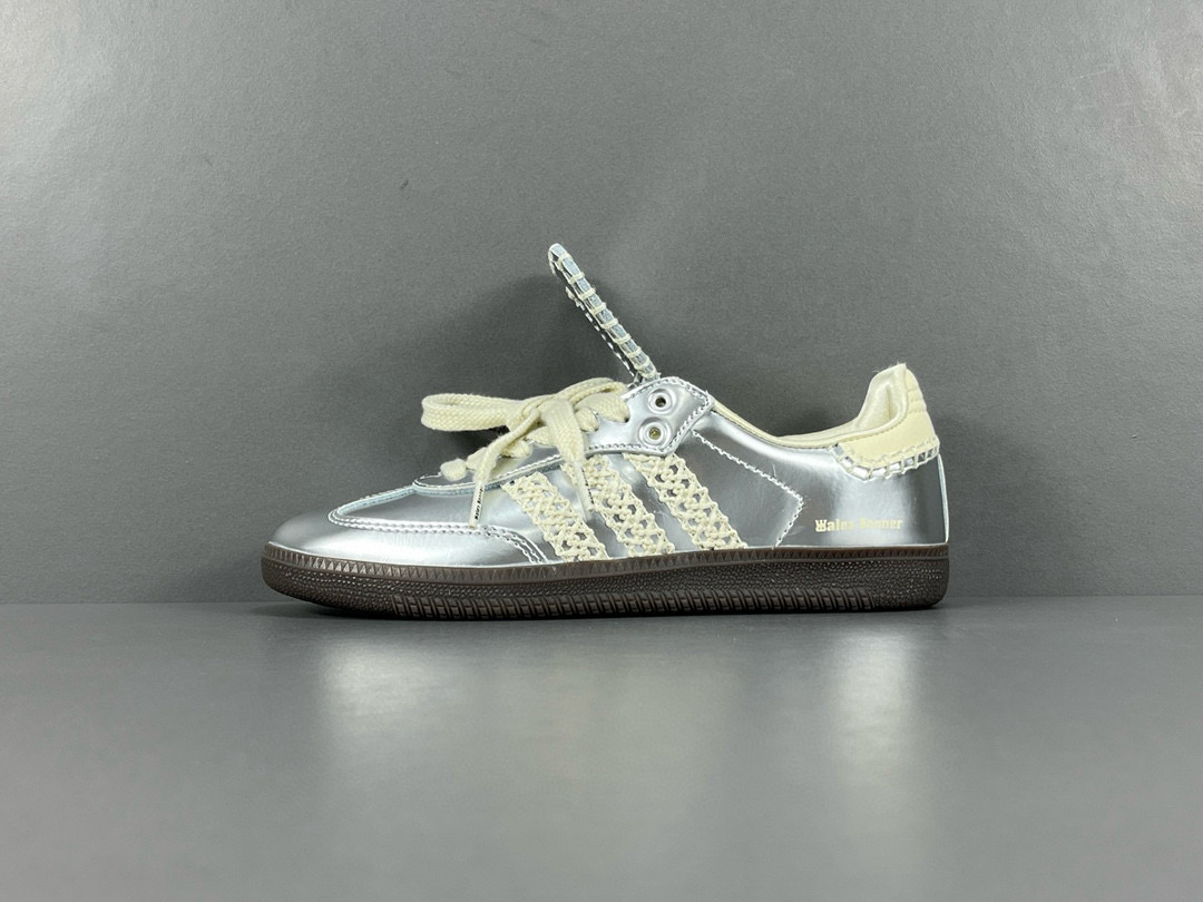 [ADIDAS] 아디다스 x 웨일즈 보너 삼바 실버 메탈릭 IG8181 남녀공용