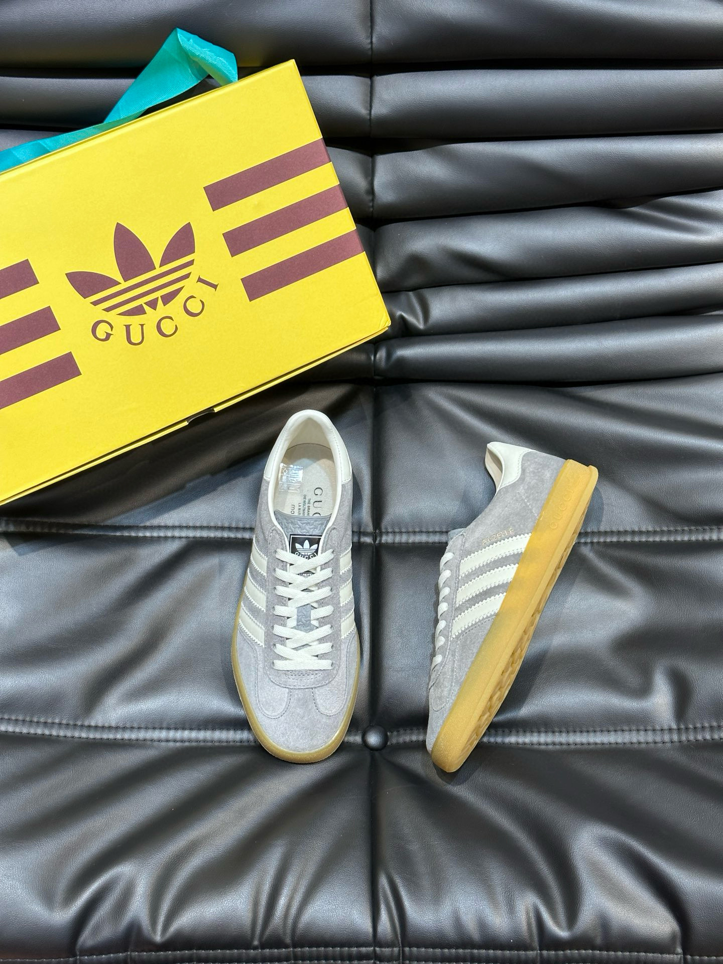[GUCCI] 구찌 x 아디다스 스웨이드 가젤 스니커즈 남녀공용