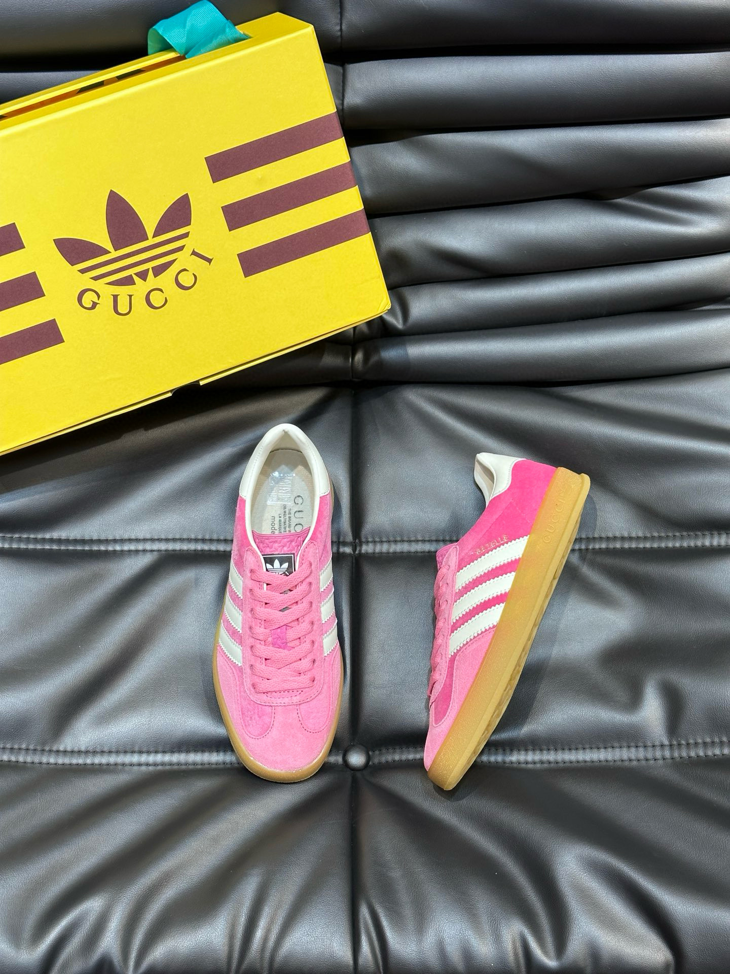 [GUCCI] 구찌 x 아디다스 스웨이드 가젤 스니커즈 남녀공용