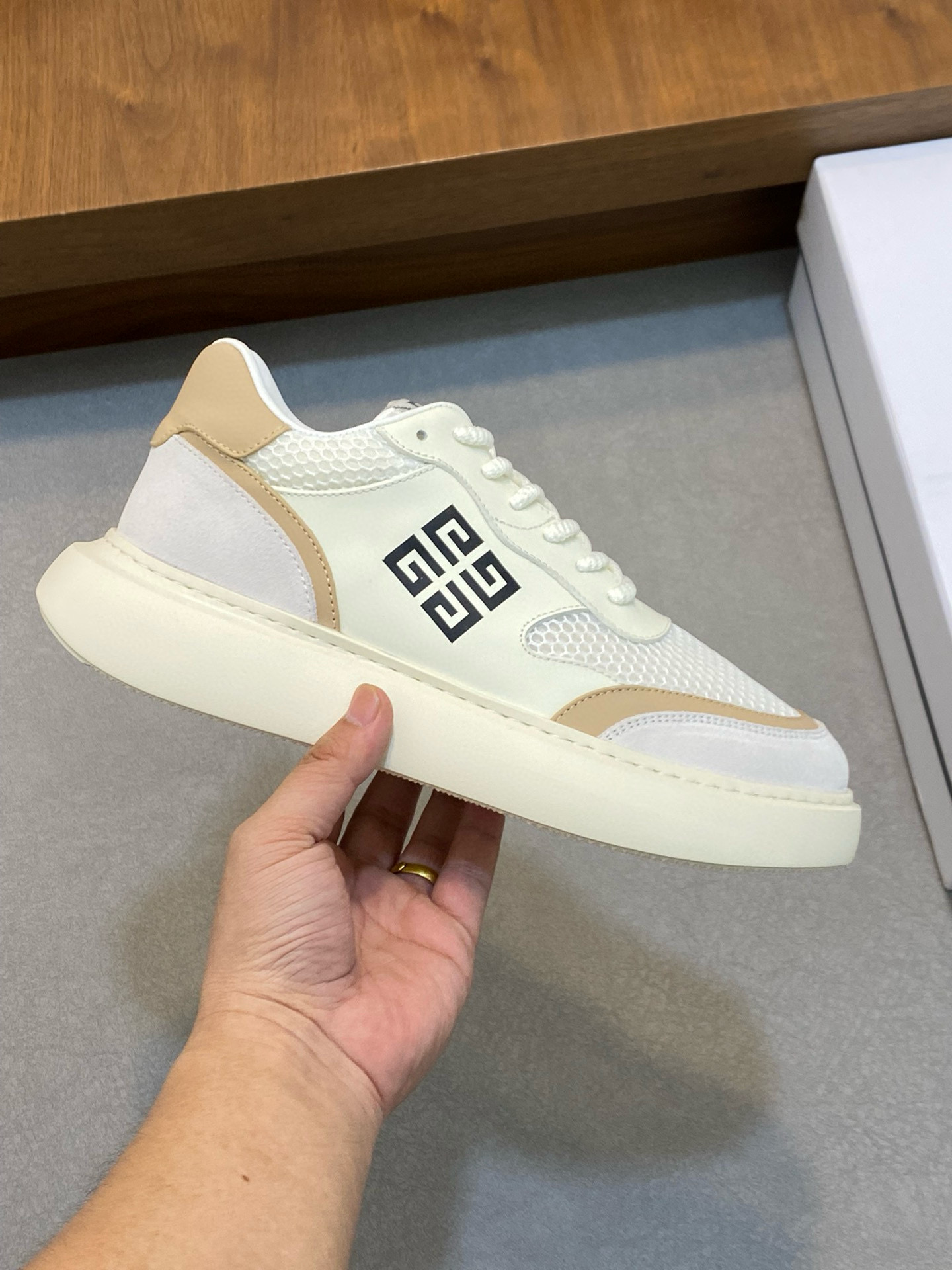 [GIVENCHY] 지방시 GIV1 스니커즈 남성용