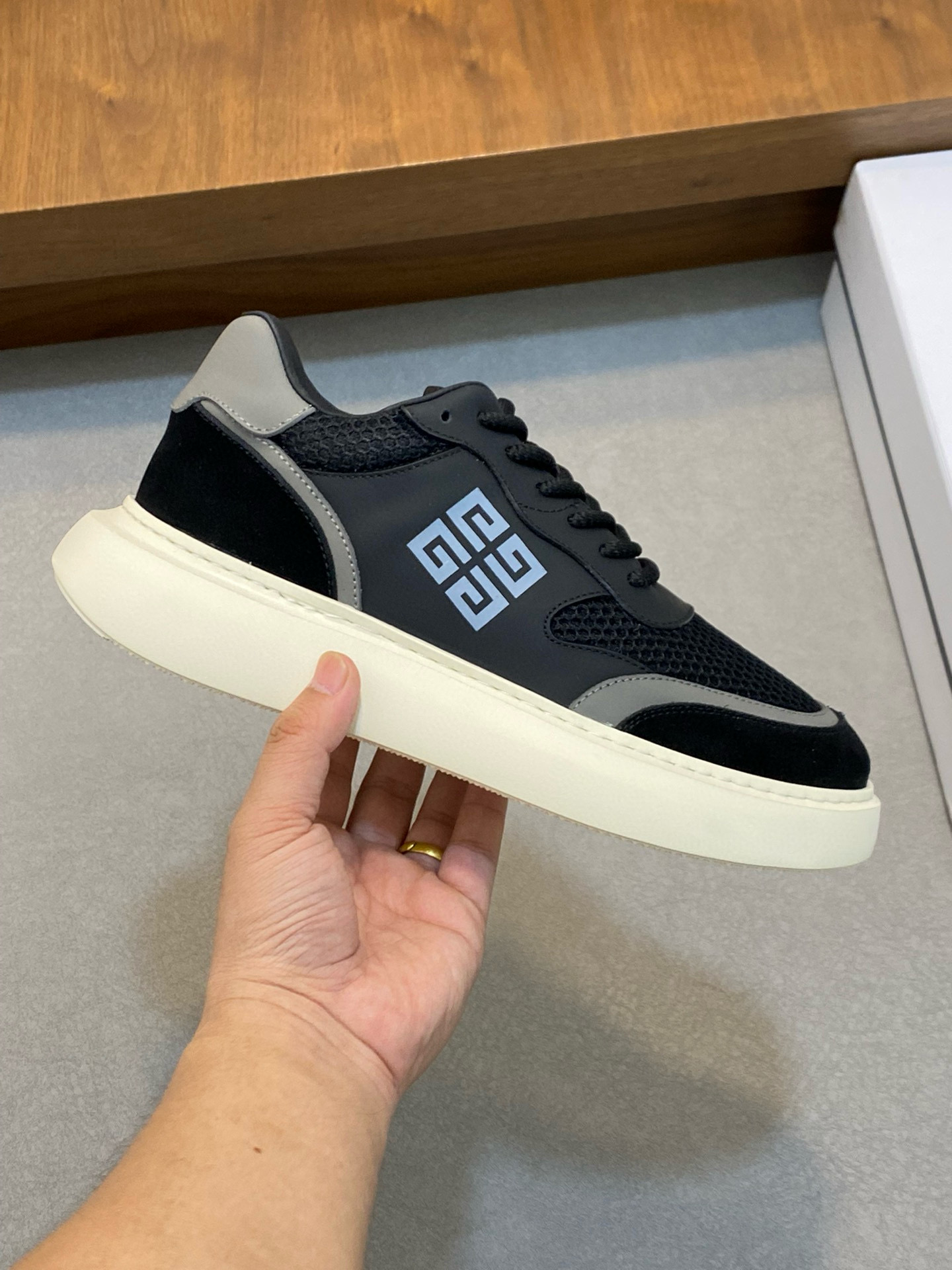 [GIVENCHY] 지방시 GIV1 스니커즈 남성용