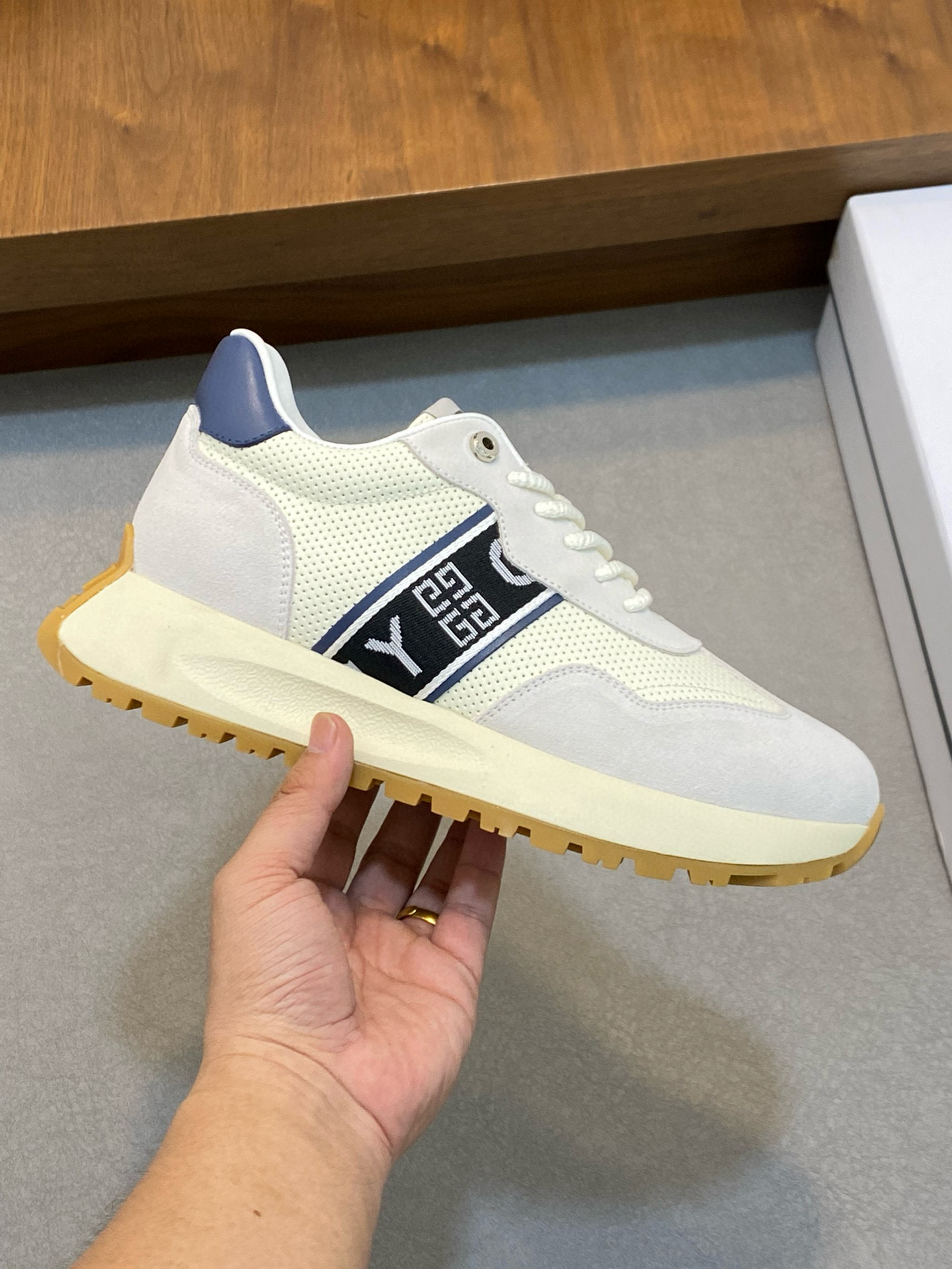 [GIVENCHY] 지방시 GIV1 스니커즈 남성용