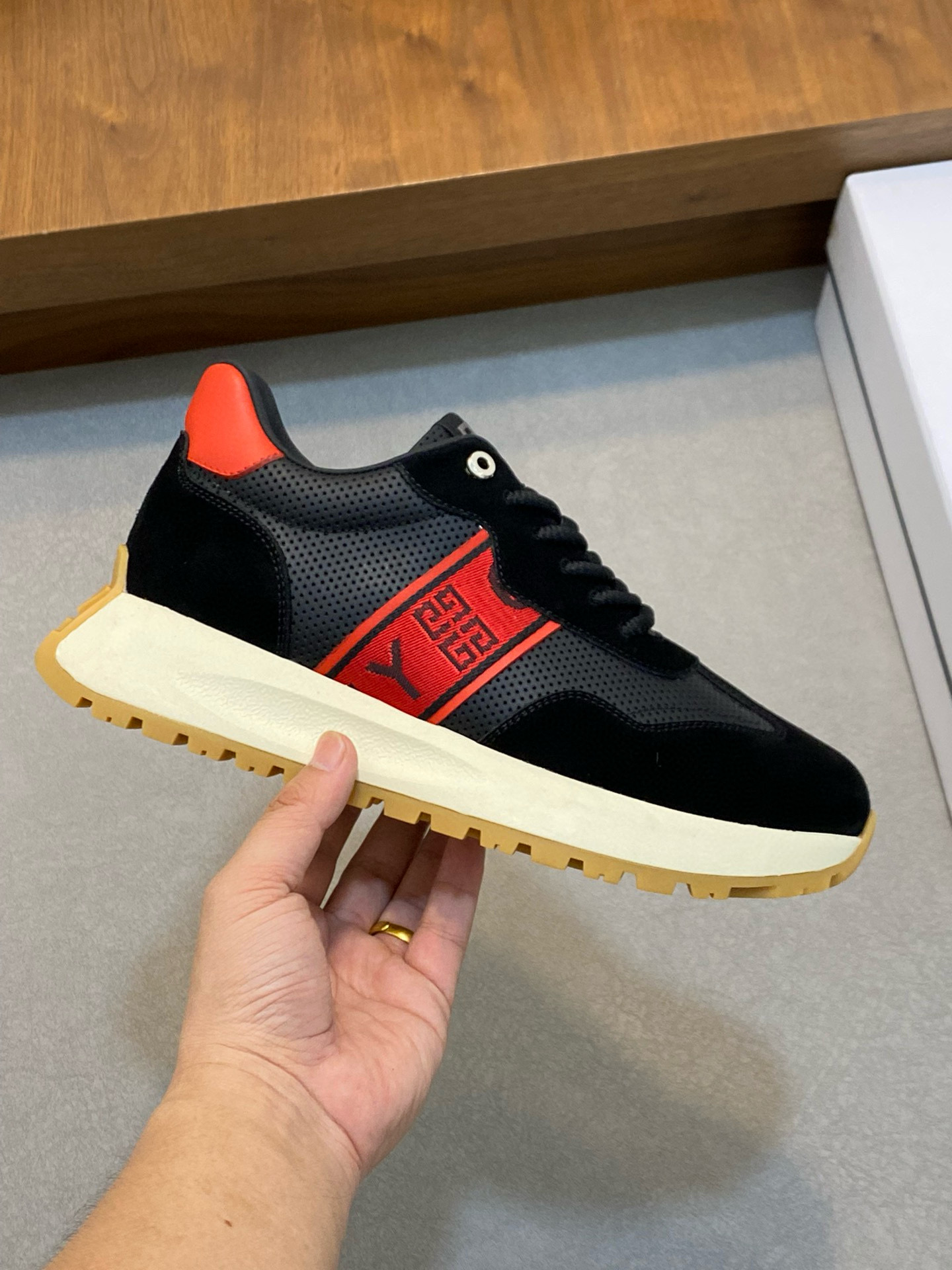 [GIVENCHY] 지방시 GIV1 스니커즈 남성용