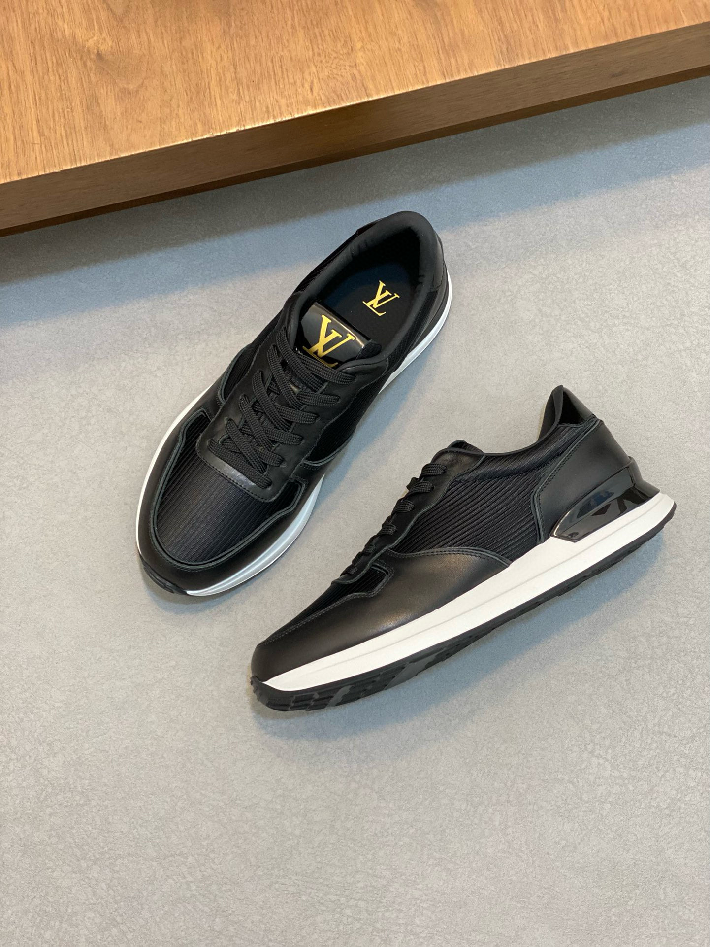 [LOUIS VUITTON] 루이비통 스니커즈 남성용