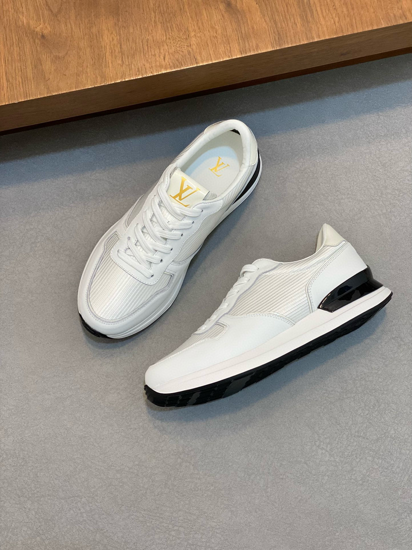 [LOUIS VUITTON] 루이비통 스니커즈 남성용,