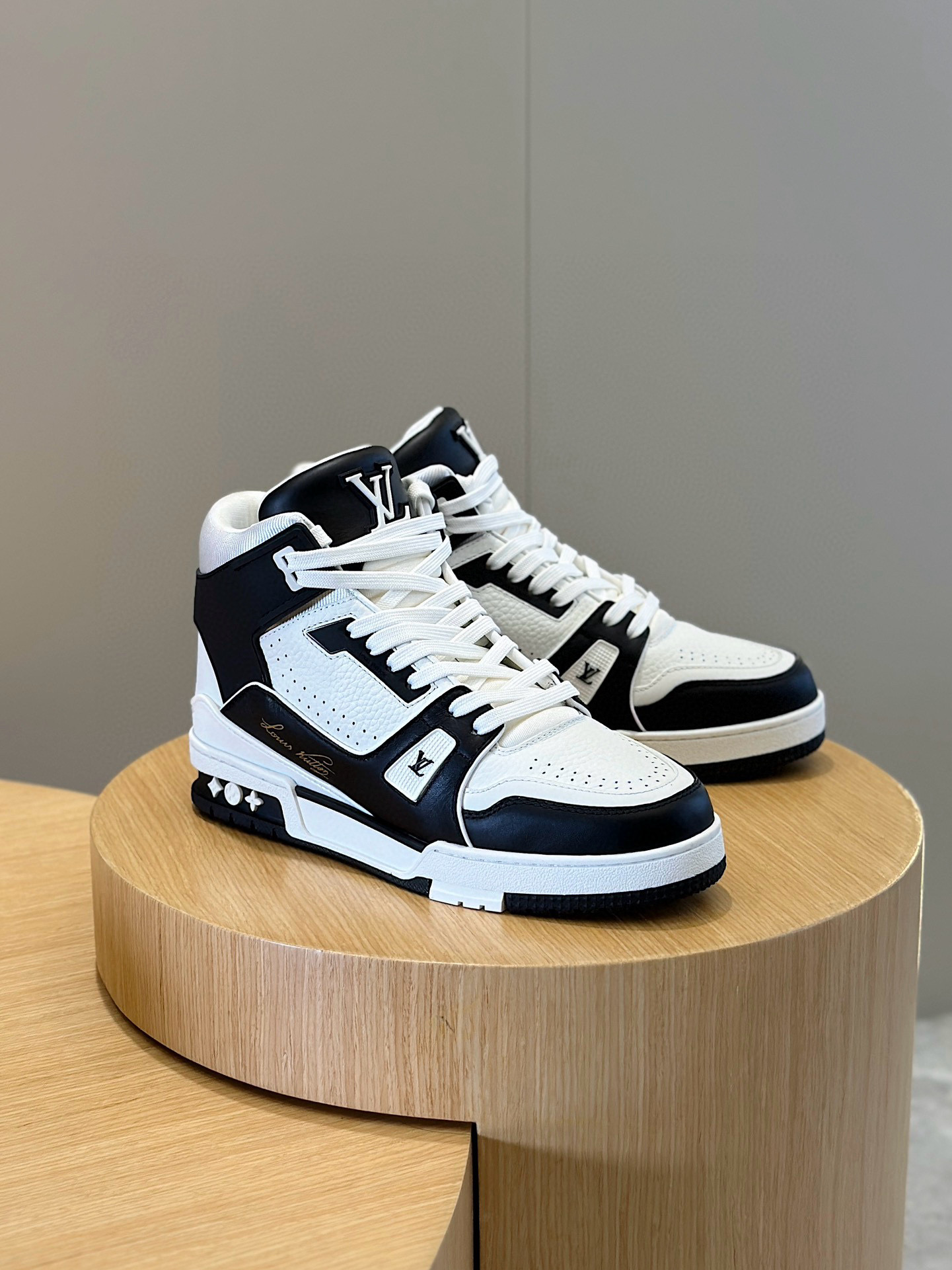 [LOUIS VUITTON] 루이비통 LV 트레이너 하이 스니커즈 남성용