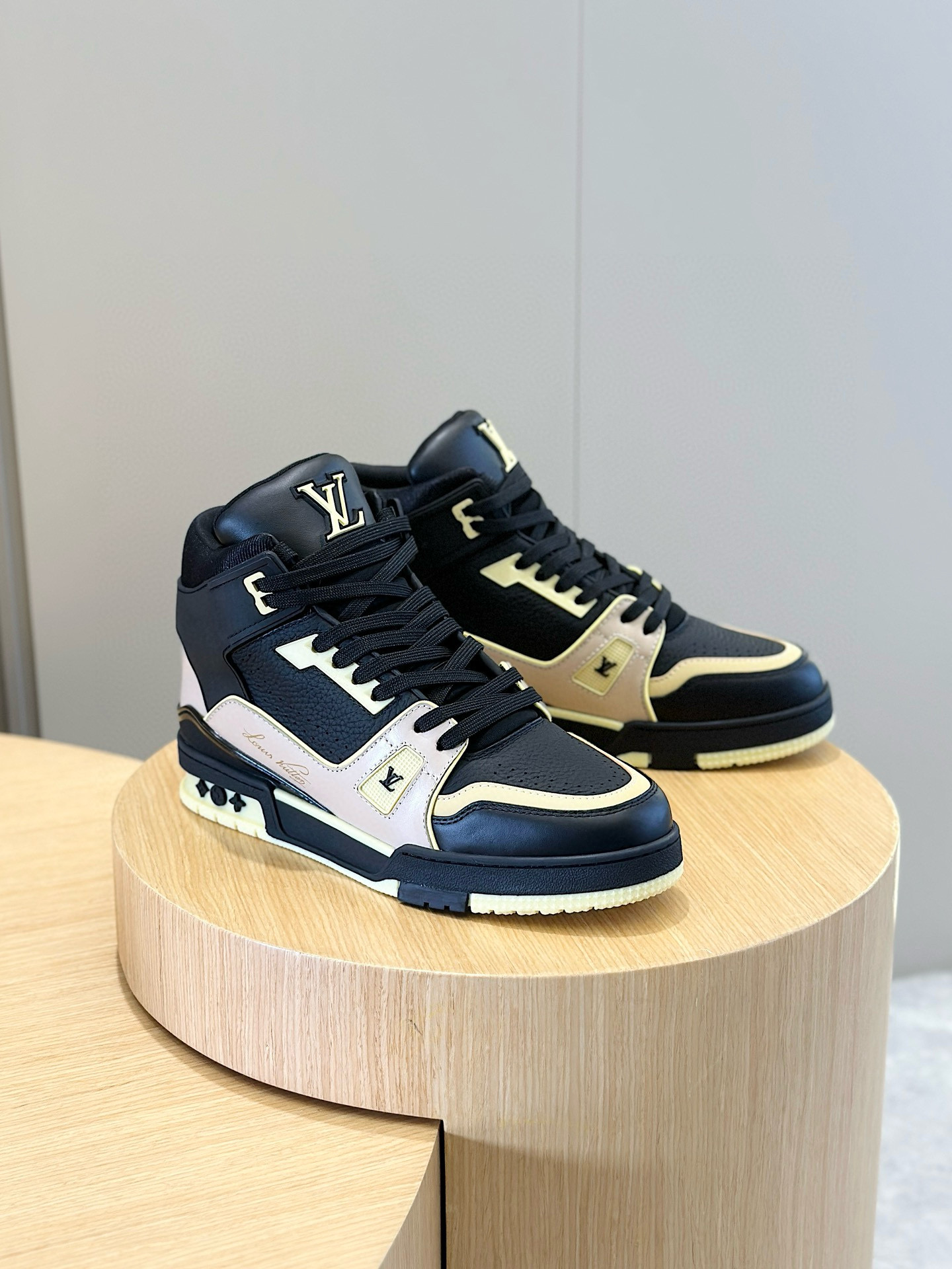 [LOUIS VUITTON] 루이비통 LV 트레이너 하이 스니커즈 남성용