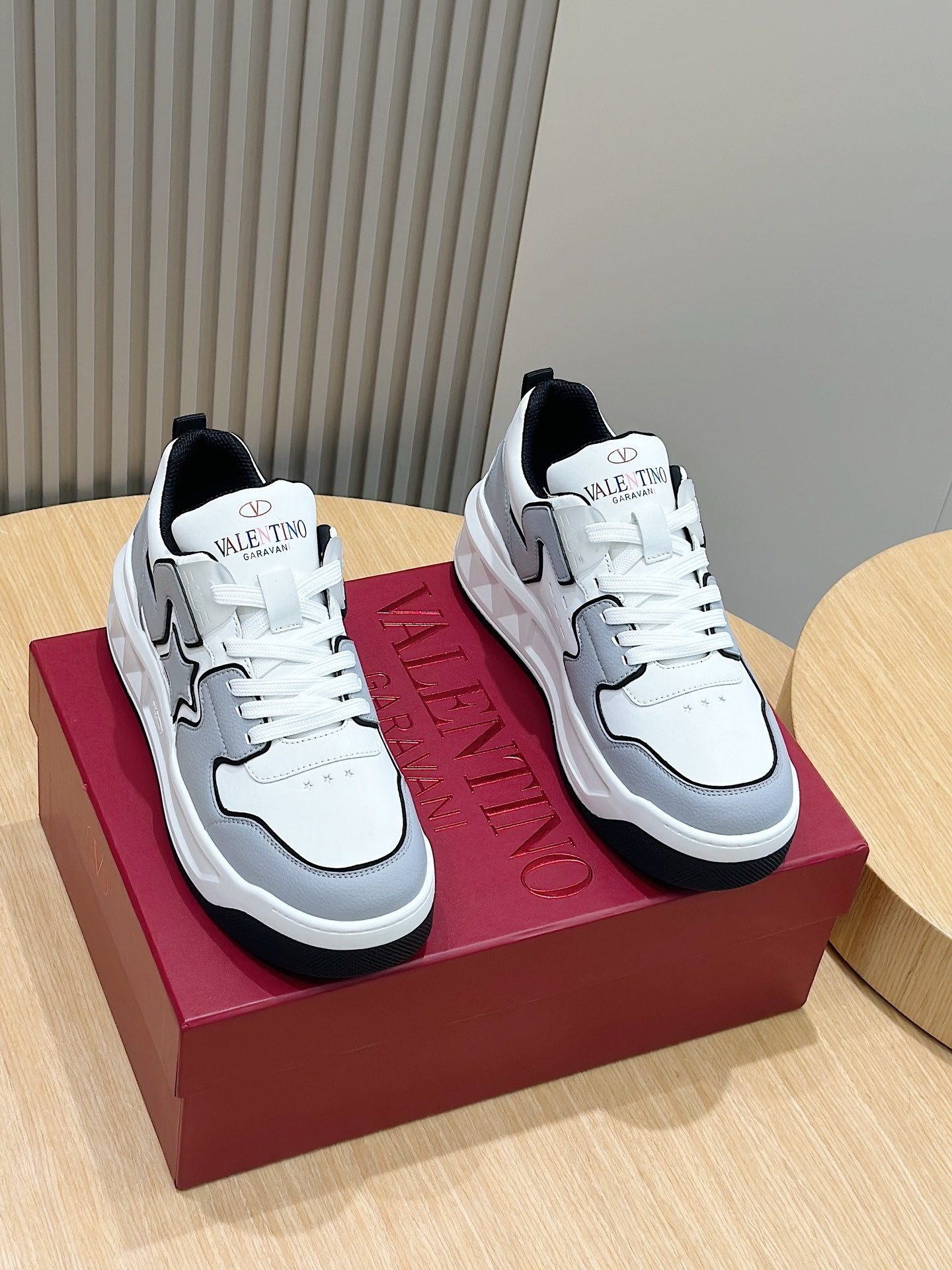 [VALENTINO] 발렌티노 원 스터드 스니커즈 남녀공용