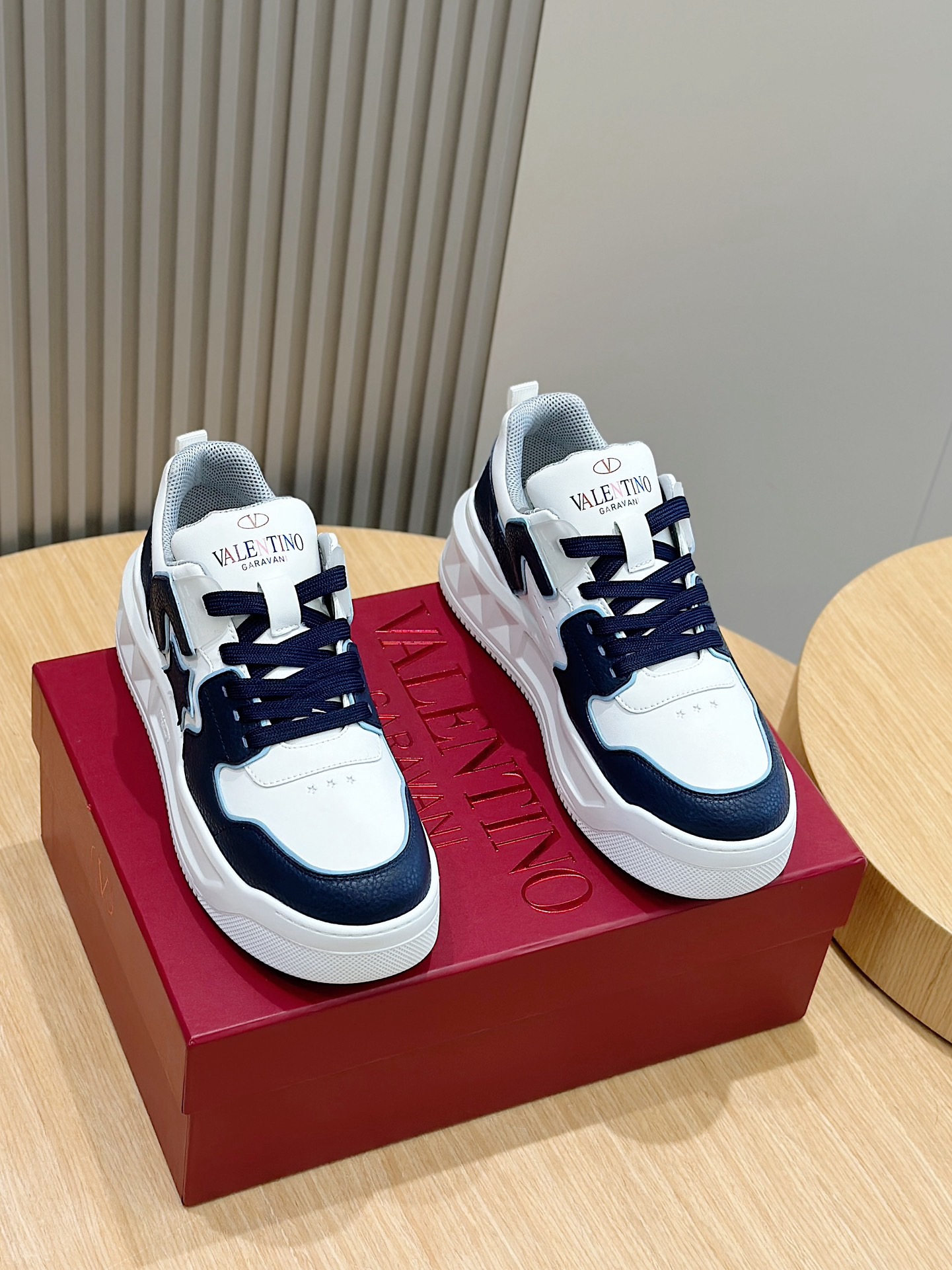 [VALENTINO] 발렌티노 원 스터드 스니커즈 남녀공용