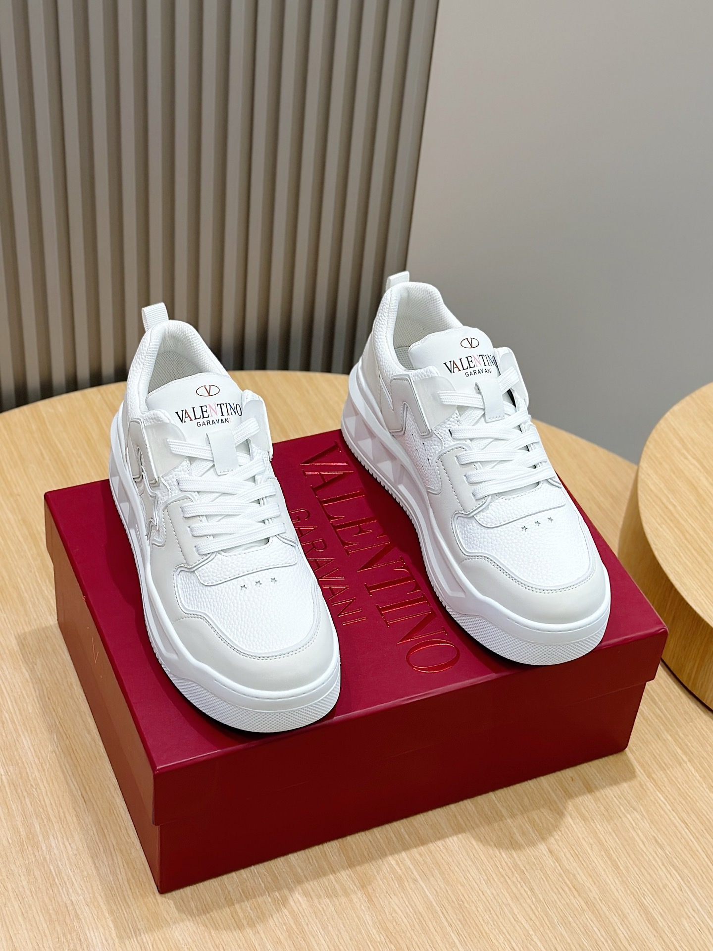 [VALENTINO] 발렌티노 원 스터드 스니커즈 남녀공용