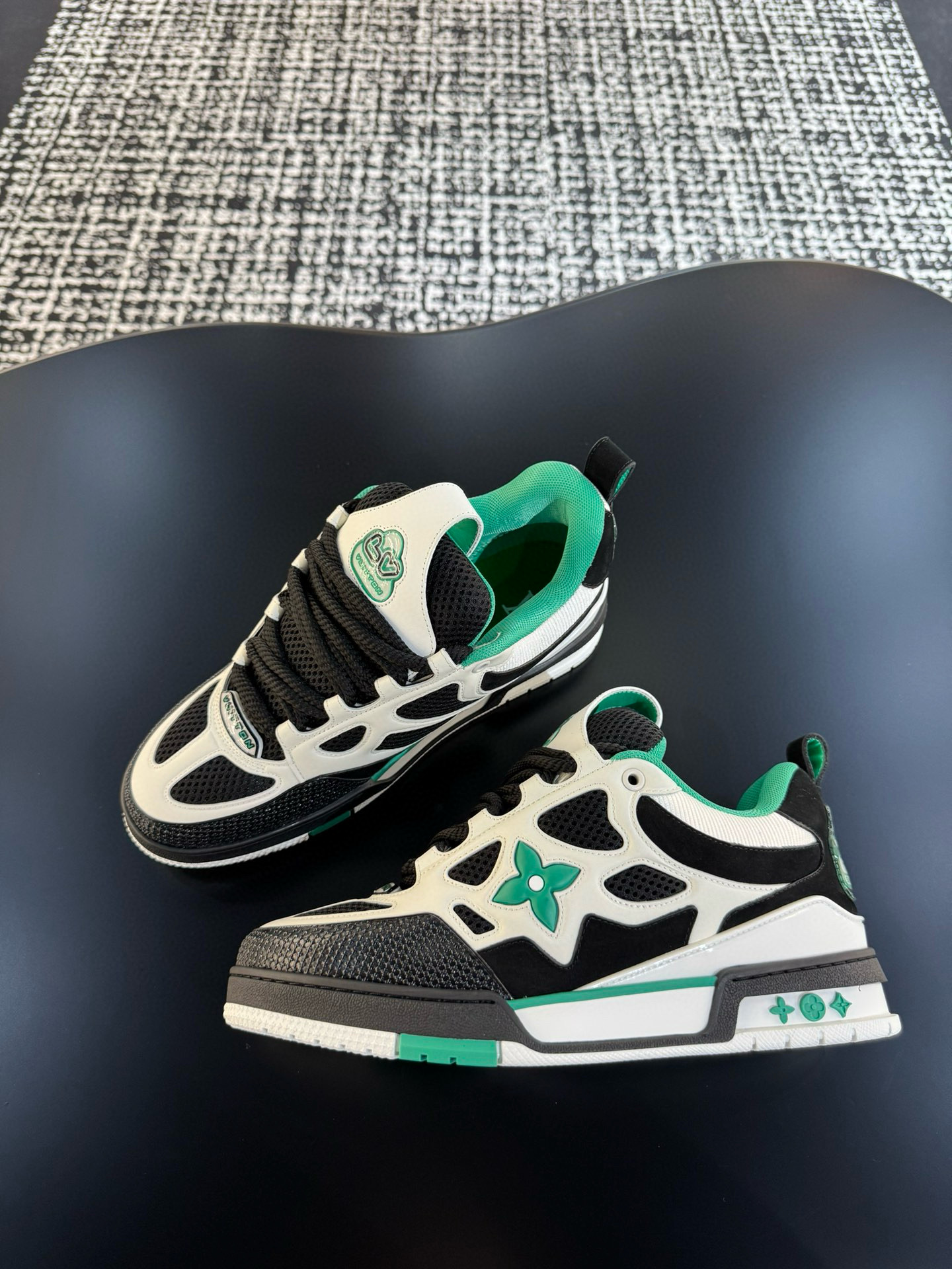 [LOUIS VUITTON] 루이비통 LV 스케이트 모노그램 스니커즈 남성용