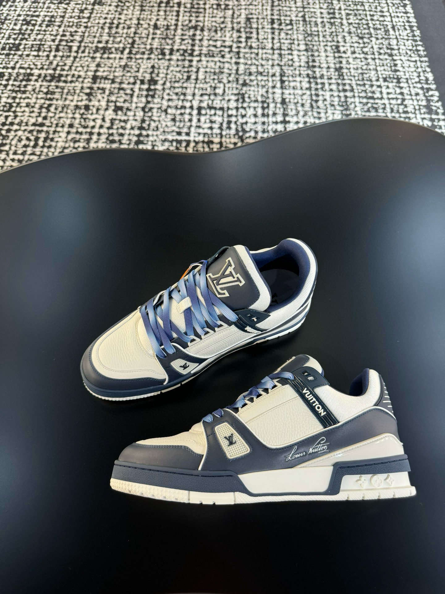 [LOUIS VUITTON] 루이비통 LV 트레이너 스니커즈 남녀공용