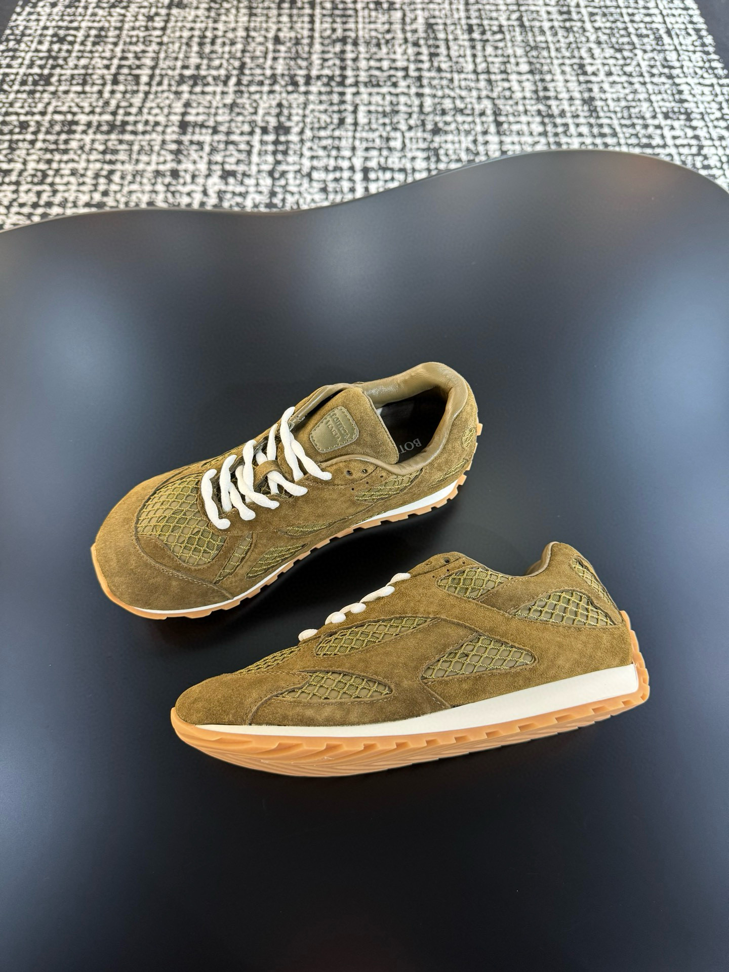 [Bottega Veneta] 보테가베네타 오르빗 스웨이드 스니커즈 남녀공용