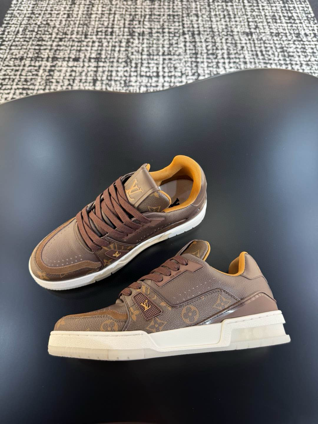 [LOUIS VUITTON] 루이비통 LV 트레이너 스니커즈 남성용