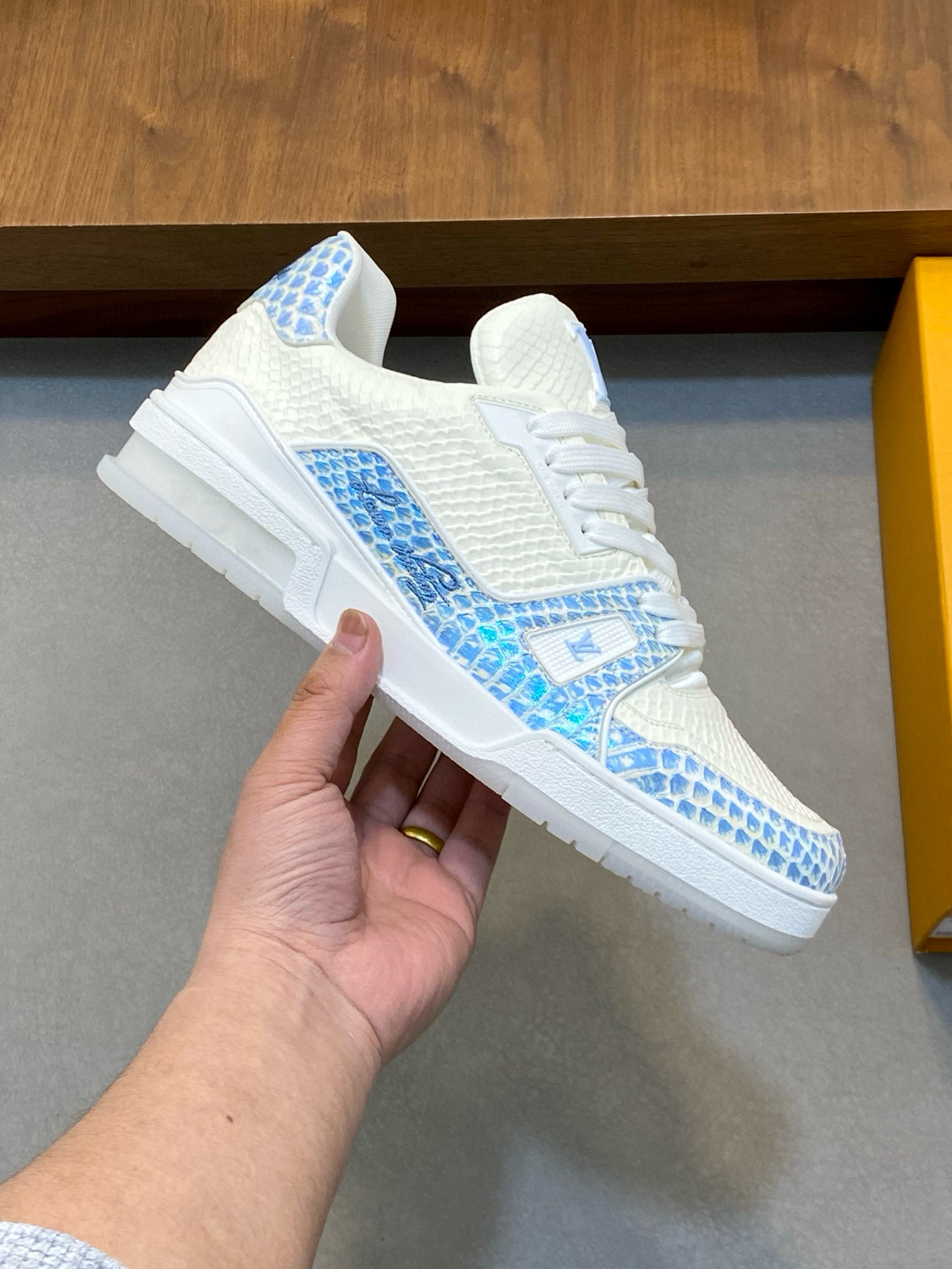 [LOUIS VUITTON] 루이비통 LV 트레이너 스니커즈 남성용