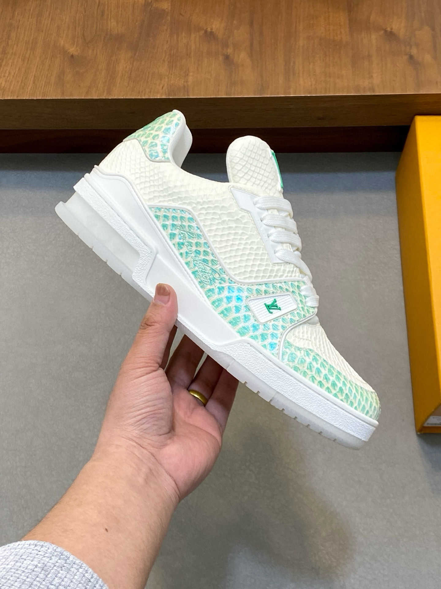 [LOUIS VUITTON] 루이비통 LV 트레이너 스니커즈 남성용