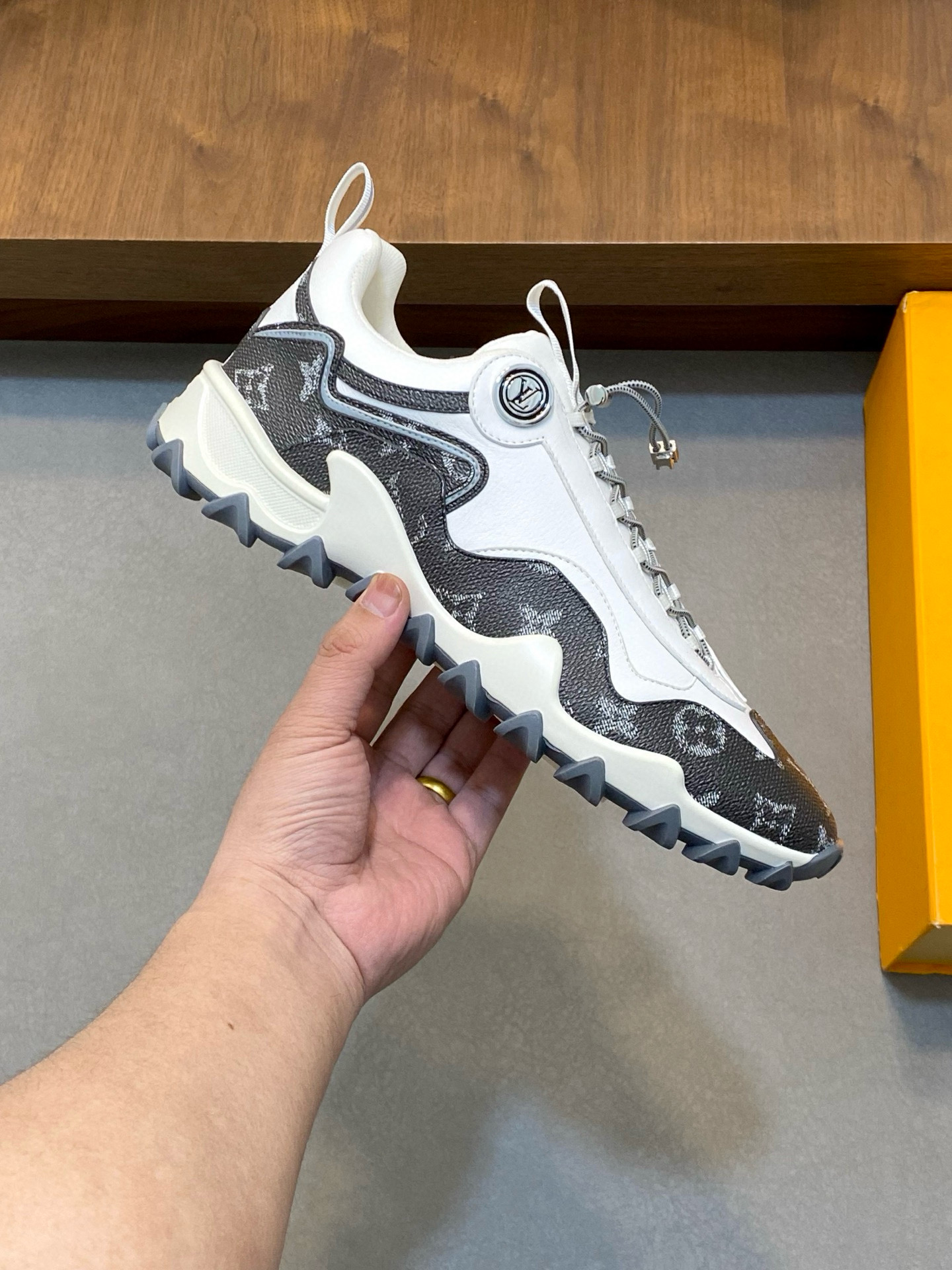 [LOUIS VUITTON] 루이비통 LV Rush 스니커즈 남성용