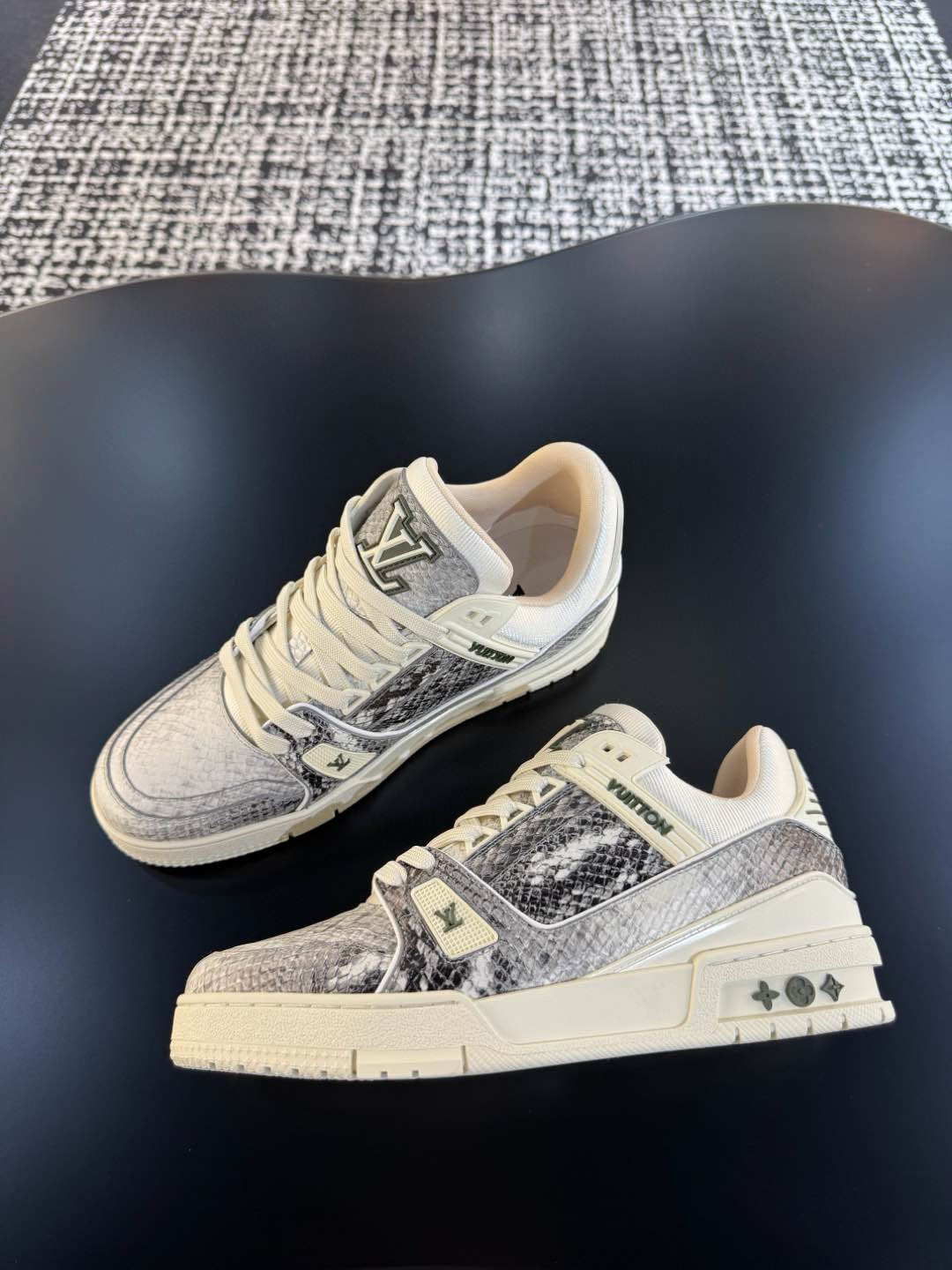 [LOUIS VUITTON] 루이비통 LV 트레이너 스니커즈 남성용