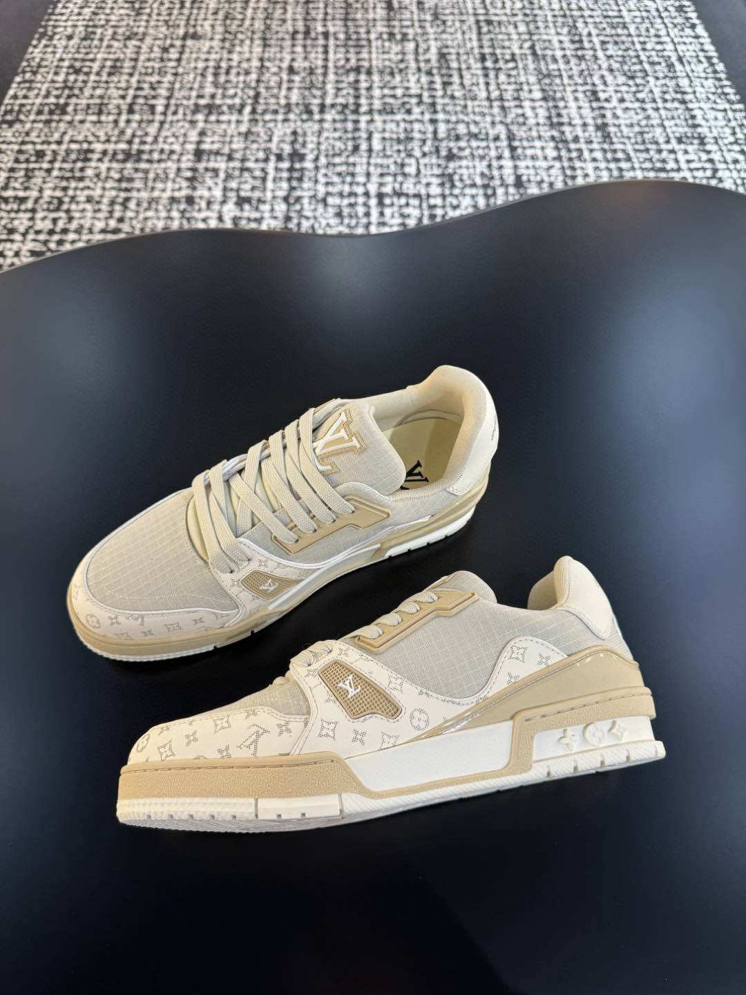 [LOUIS VUITTON] 루이비통 LV 트레이너 스니커즈 남성용