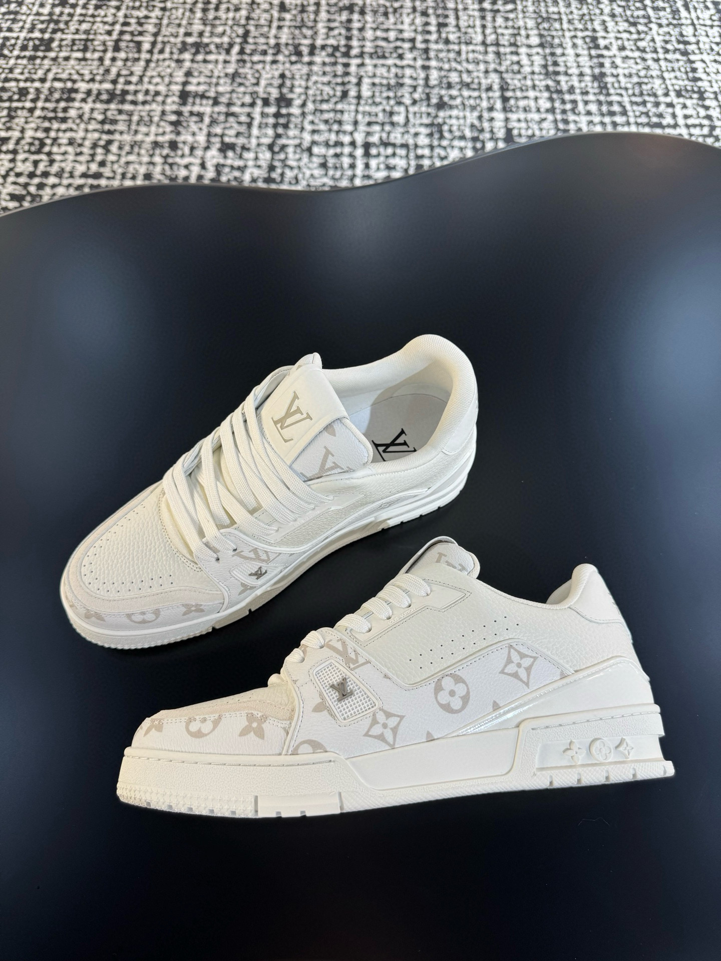 [LOUIS VUITTON] 루이비통 LV 트레이너 스니커즈 남녀공용