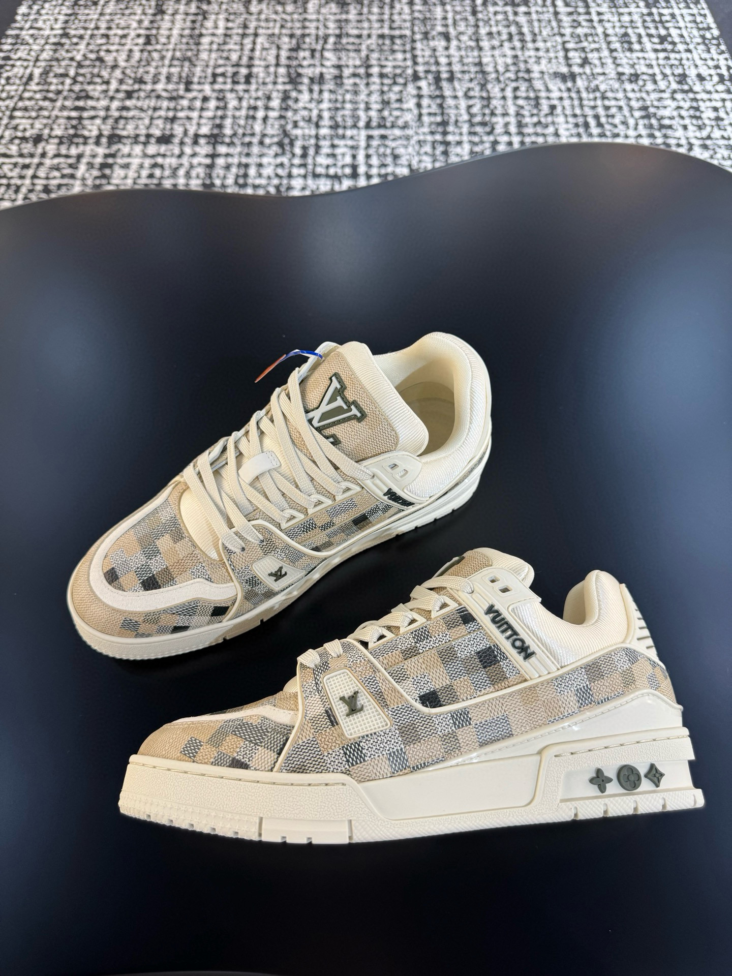 [LOUIS VUITTON] 루이비통 LV 트레이너 스니커즈 남녀공용