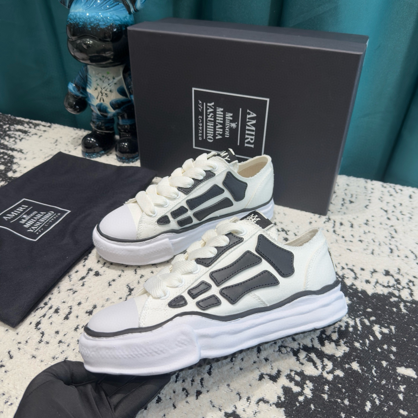 [MIHARA YASUHIRO] 미하라 야스히로 x 아미리 본즈 스니커즈 남녀공용