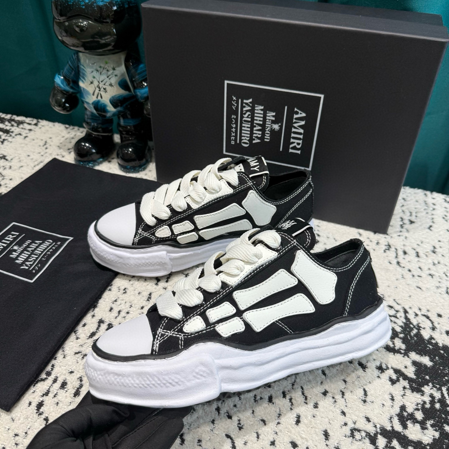 [MIHARA YASUHIRO] 미하라 야스히로 x 아미리 본즈 스니커즈 남녀공용
