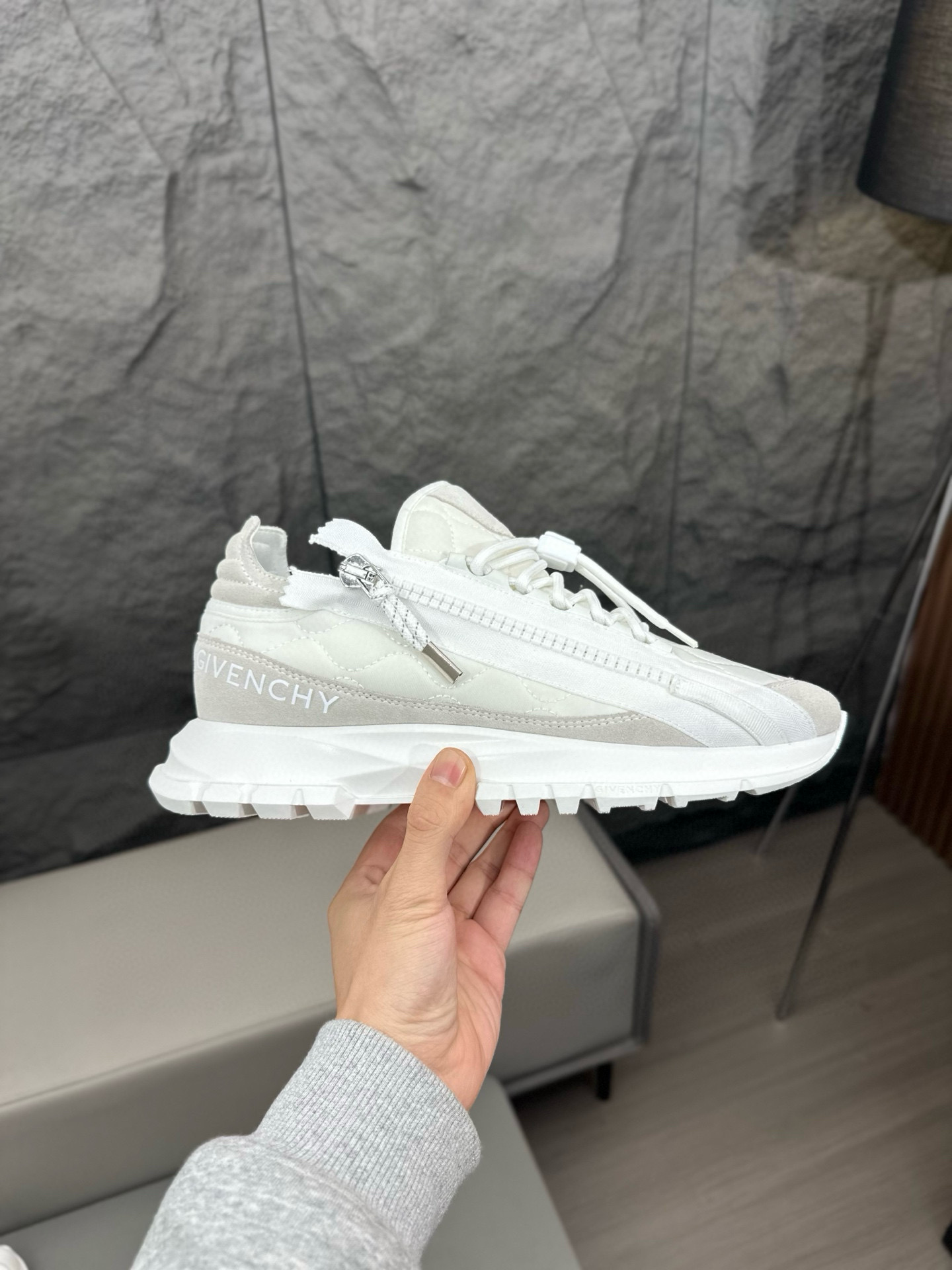 [GIVENCHY] 지방시 스펙터 지퍼 러너 스니커즈 남성용