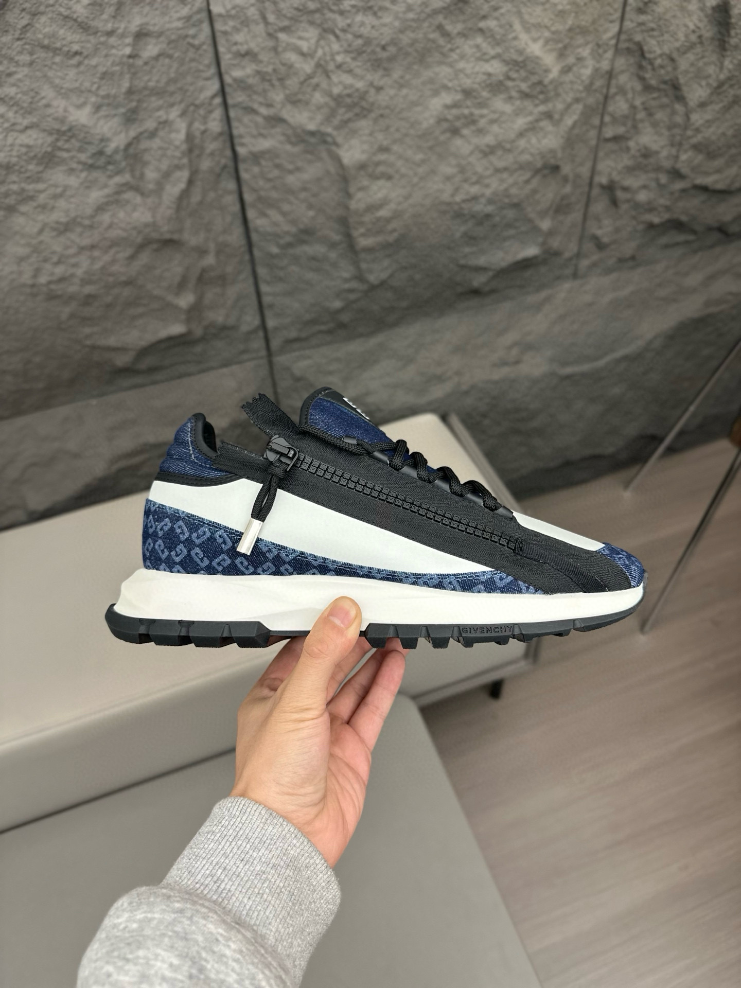 [GIVENCHY] 지방시 스펙터 지퍼 러너 스니커즈 남성용