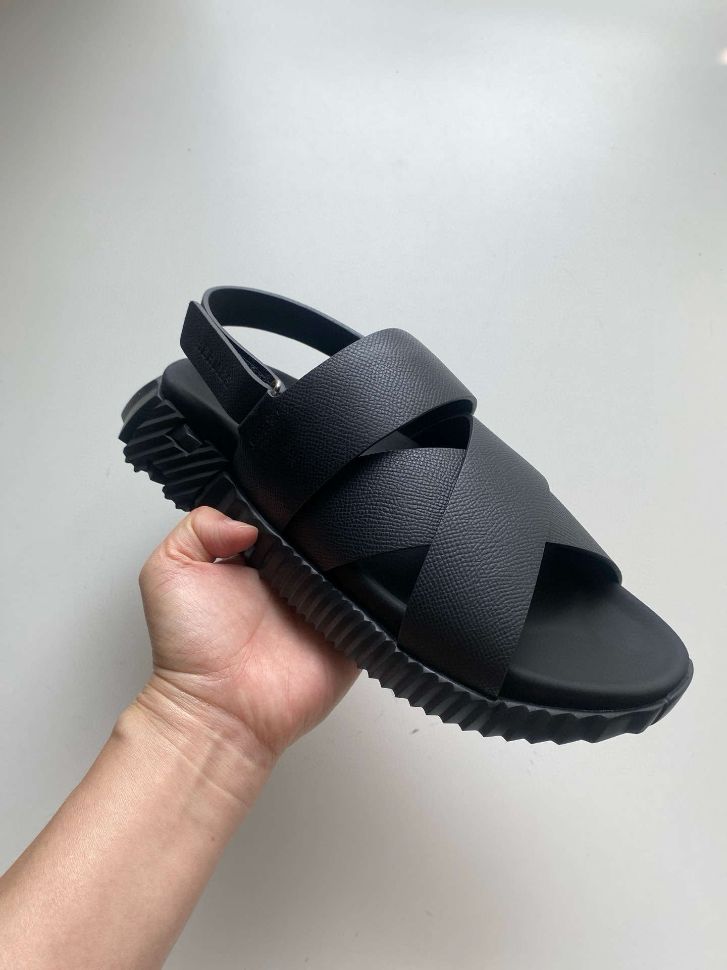 [HERMES] 에르메스 일레트릭 샌들 남성용