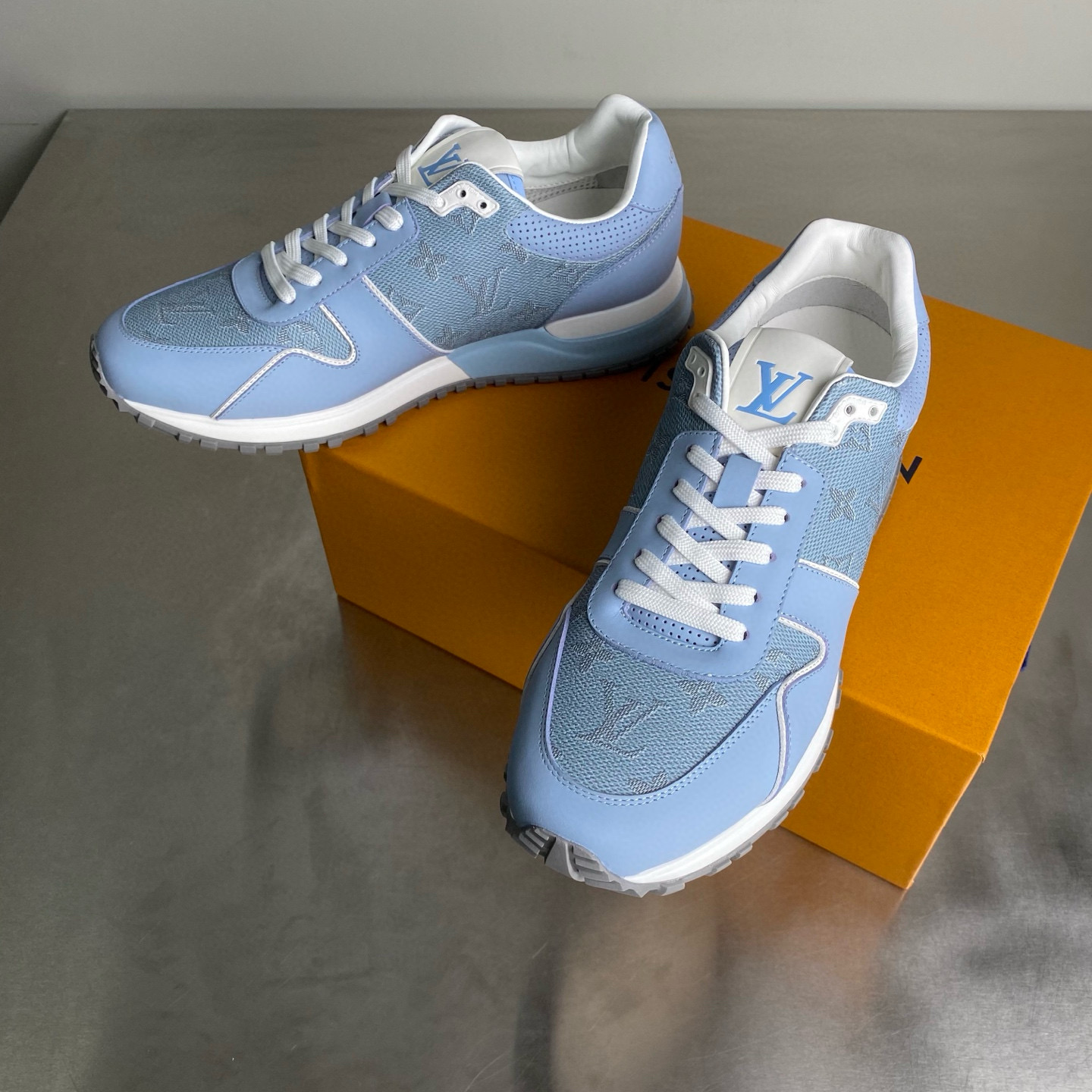 [LOUIS VUITTON] 루이비통 런어웨이 스니커즈 남성용
