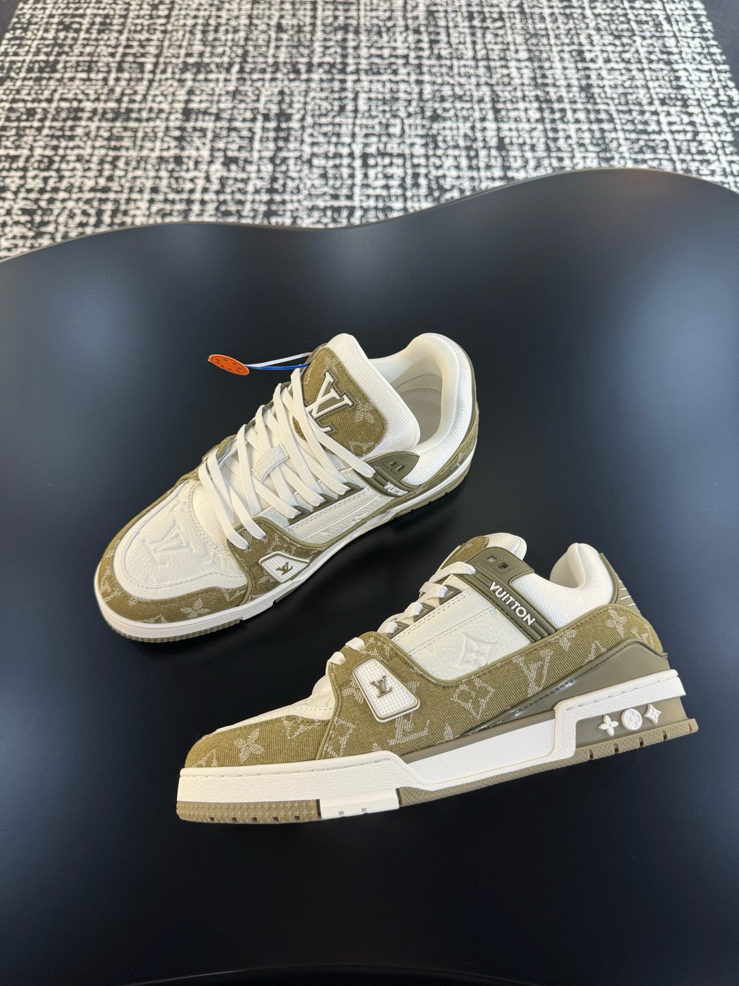 [LOUIS VUITTON] 루이비통 LV 트레이너 스니커즈 남녀공용