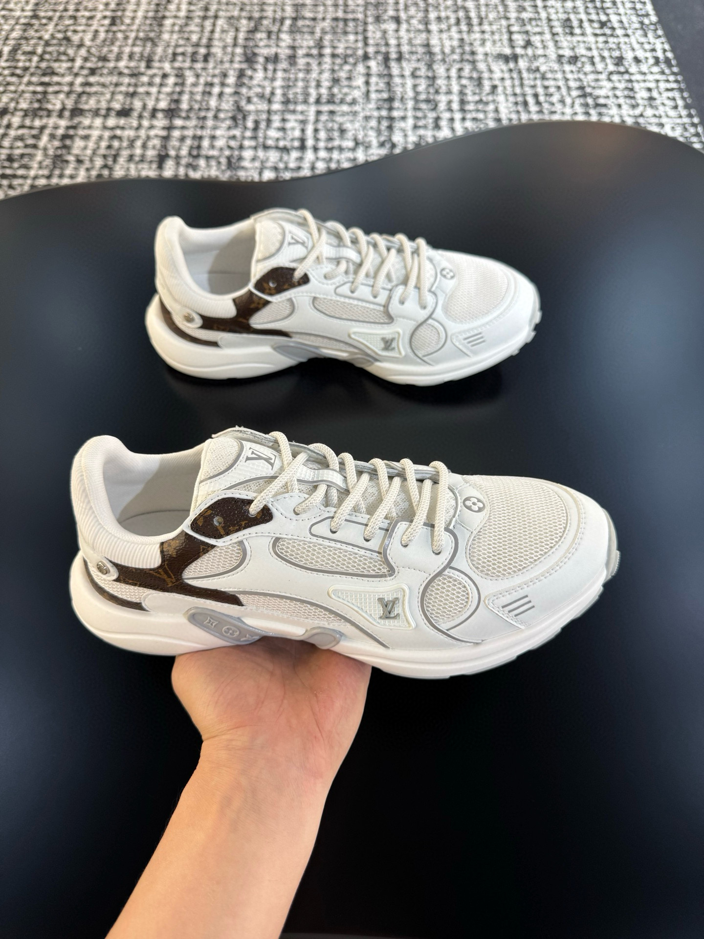 [LOUIS VUITTON] 루이비통 올림피아 스니커즈 남녀공용