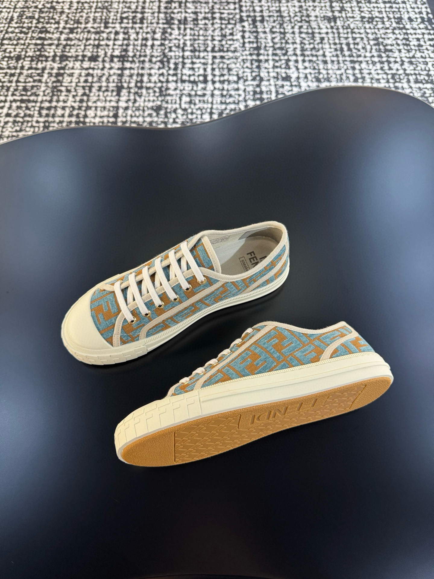 [FENDI] 팬디 도미노 스니커즈 남녀공용