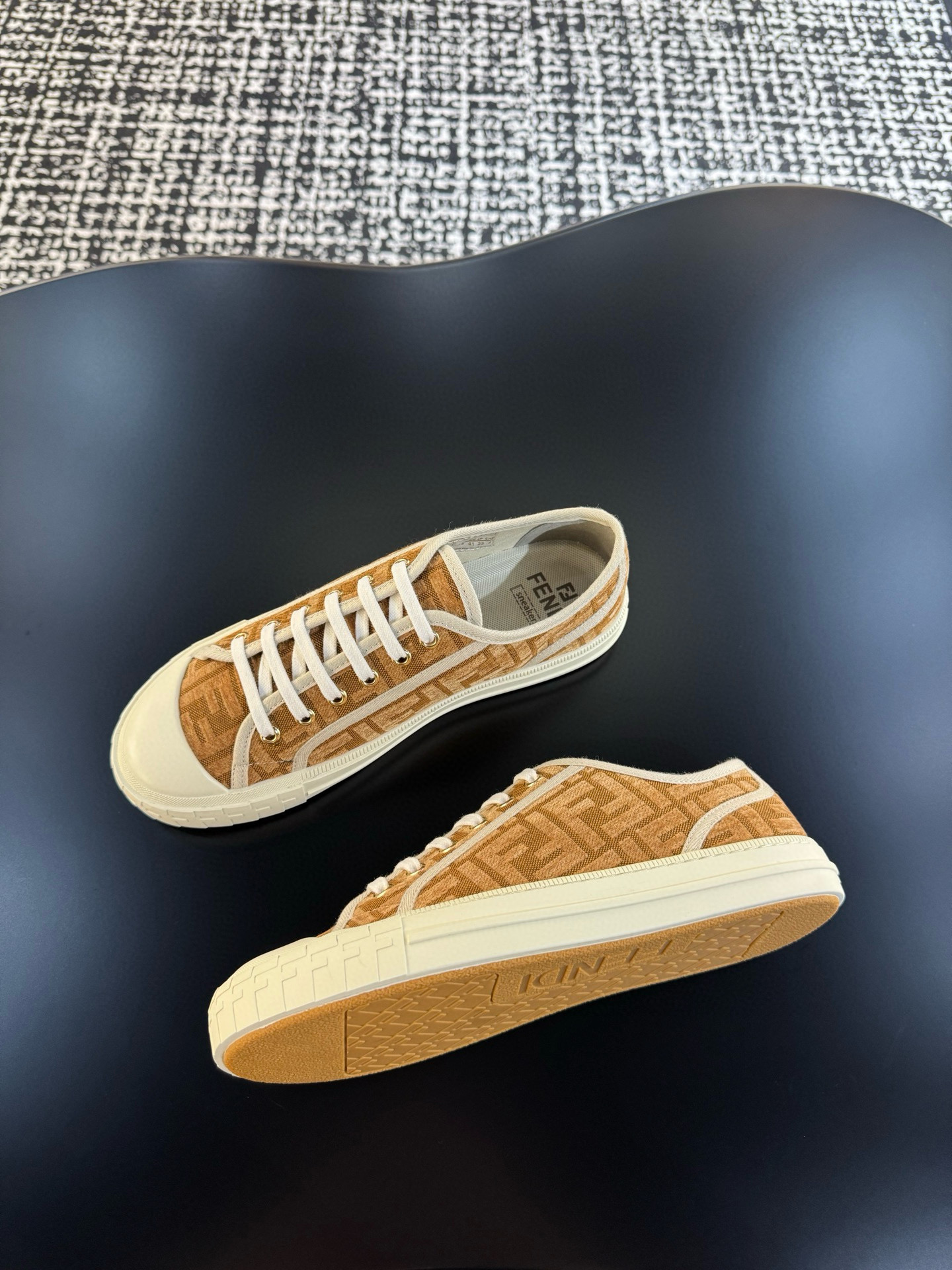 [FENDI] 팬디 도미노 스니커즈 남녀공용