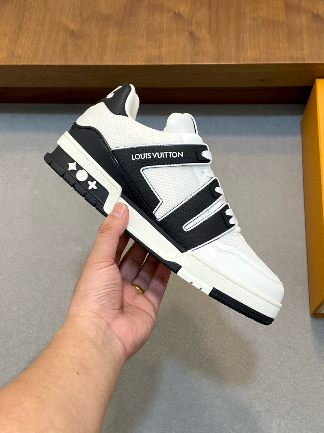 [LOUIS VUITTON] 루이비통 LV 트레이너 스니커즈 남성용