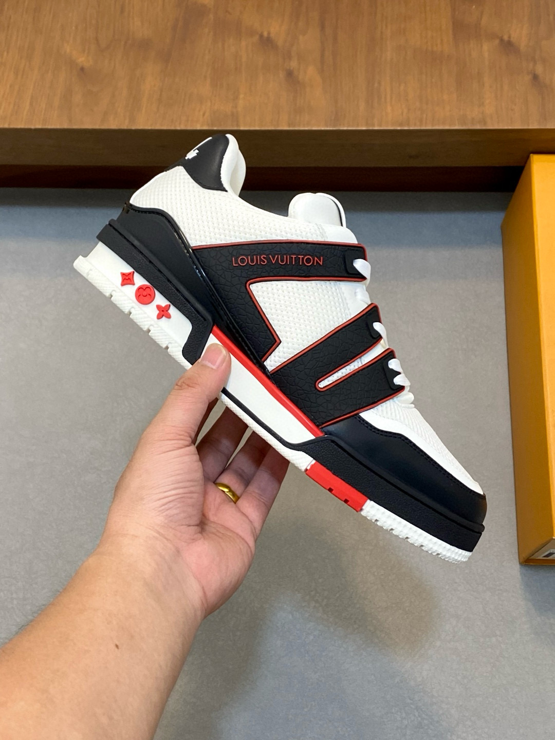 [LOUIS VUITTON] 루이비통 LV 트레이너 스니커즈 남성용