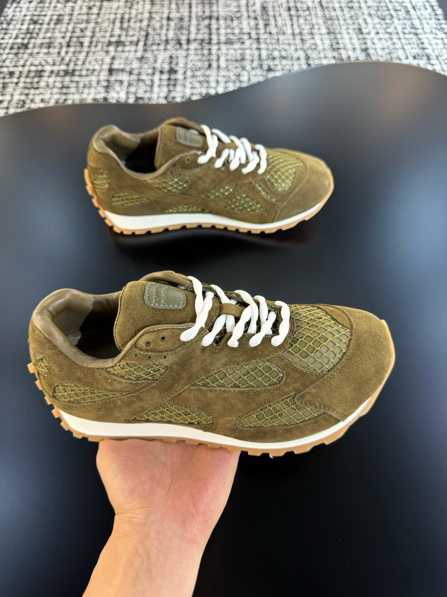 [Bottega Veneta] 보테가베네타 오르빗 스웨이드 스니커즈 남녀공용